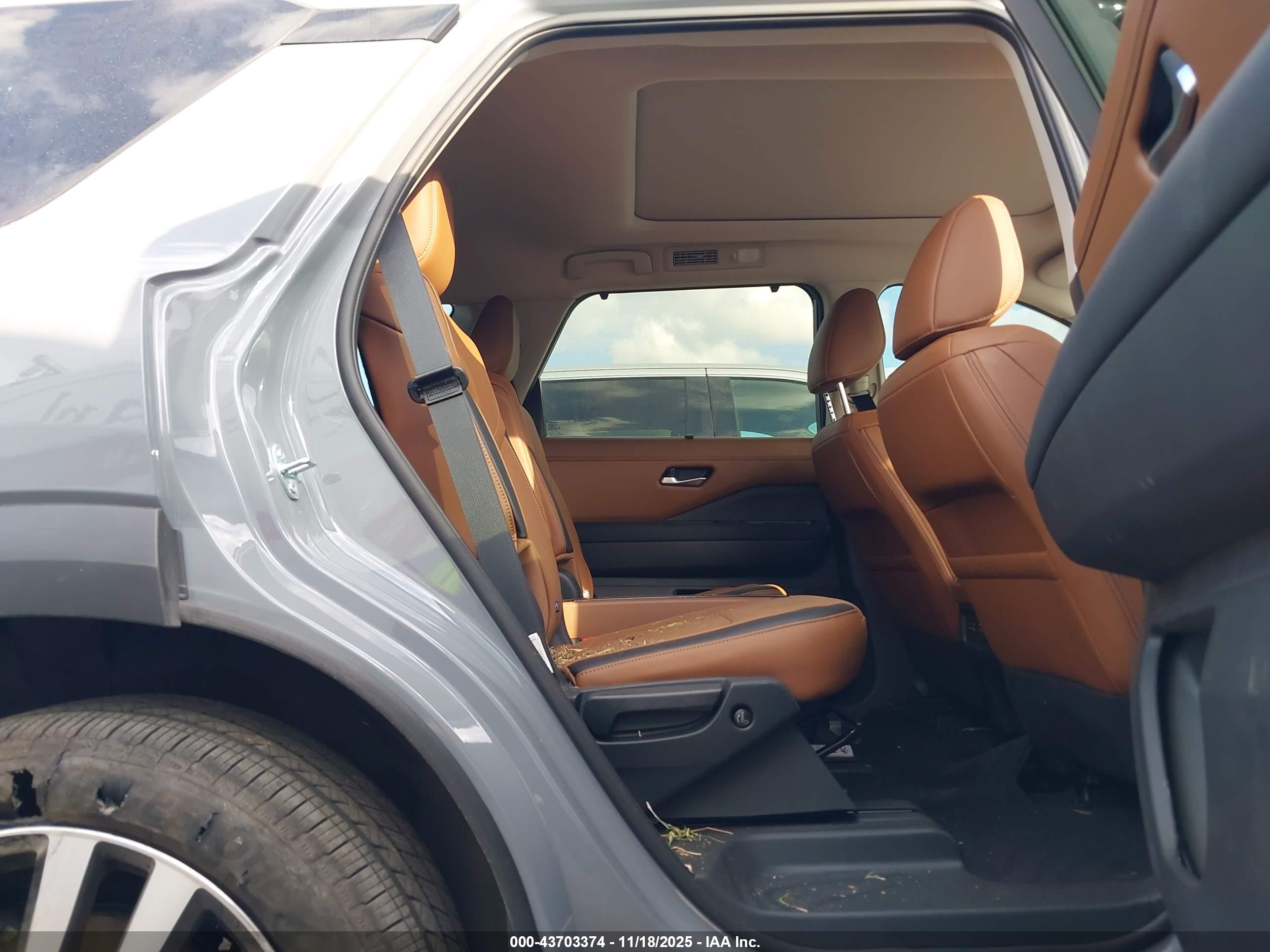 NISSAN PATHFINDER image 8