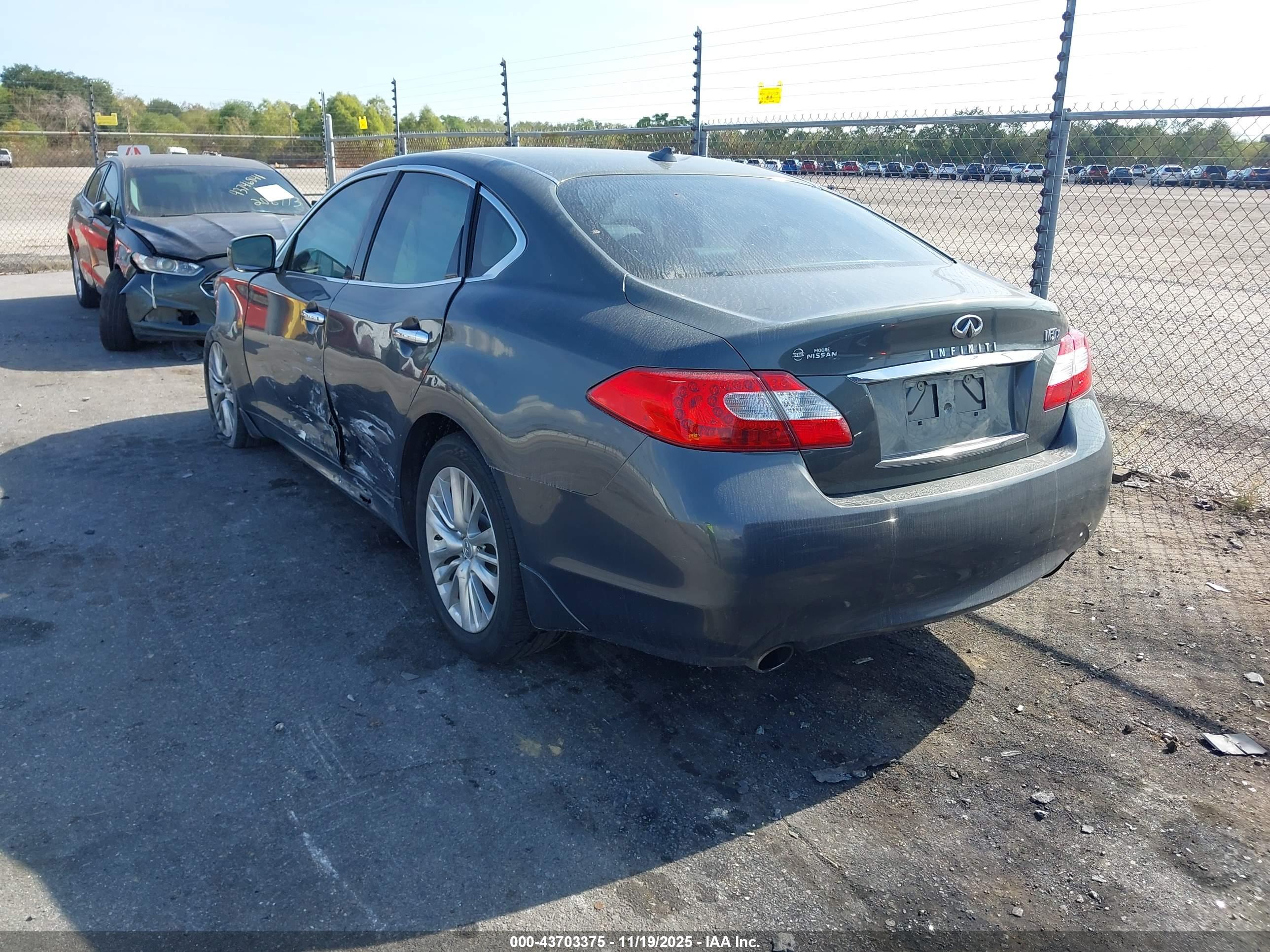 INFINITI M37X image 3