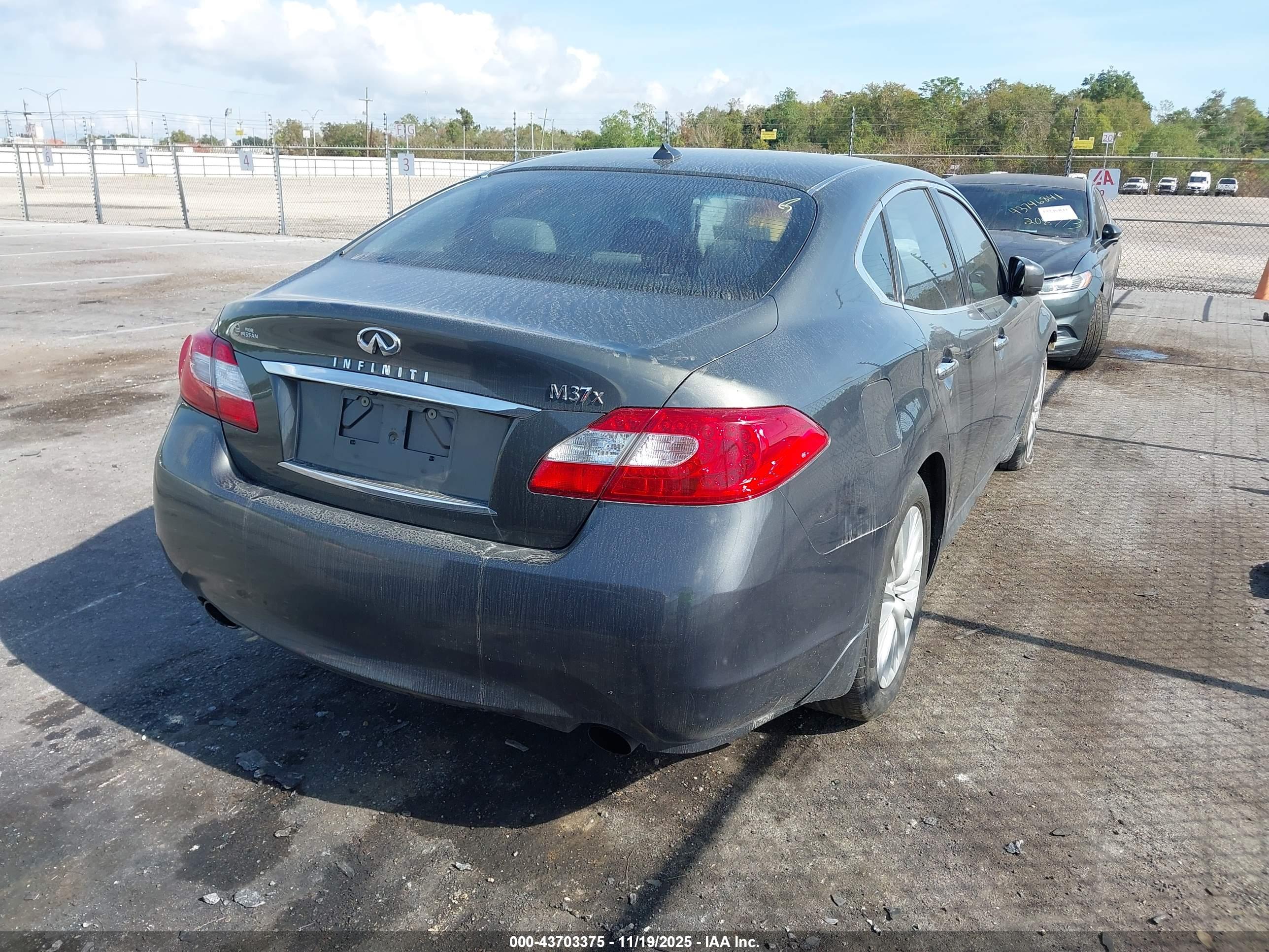INFINITI M37X image 4