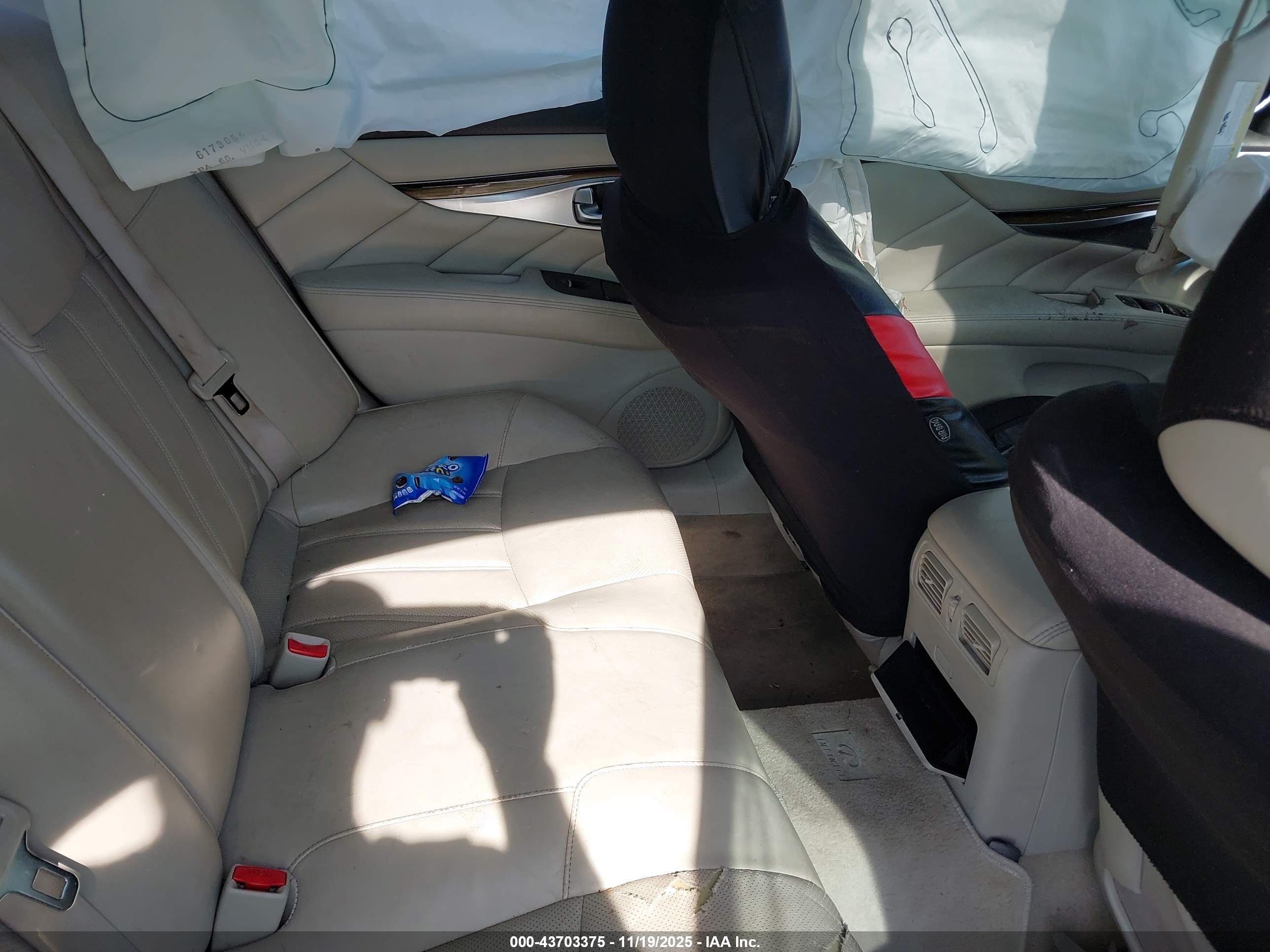 INFINITI M37X image 8