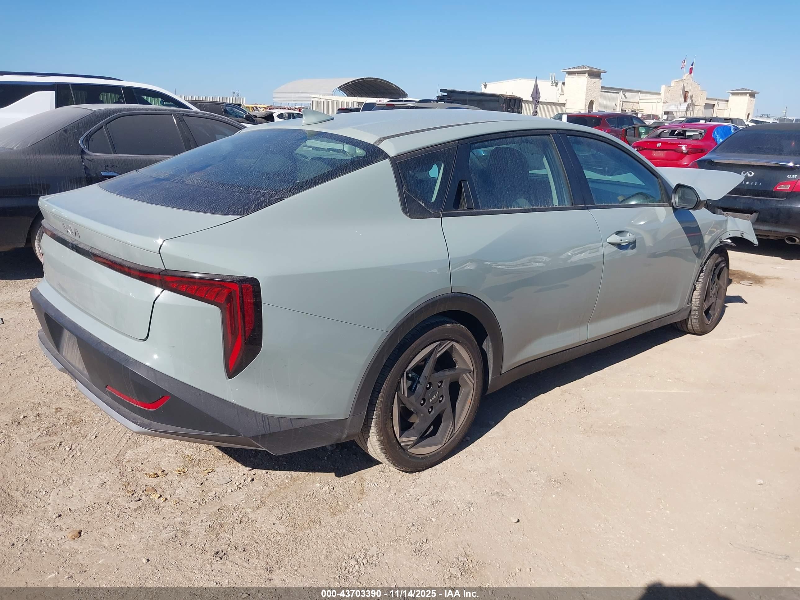 KIA K4 image 4