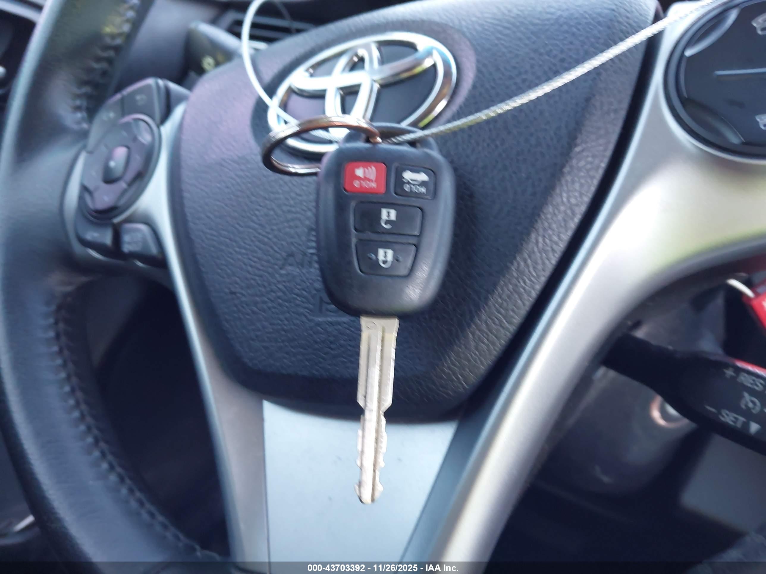 TOYOTA CAMRY image 11
