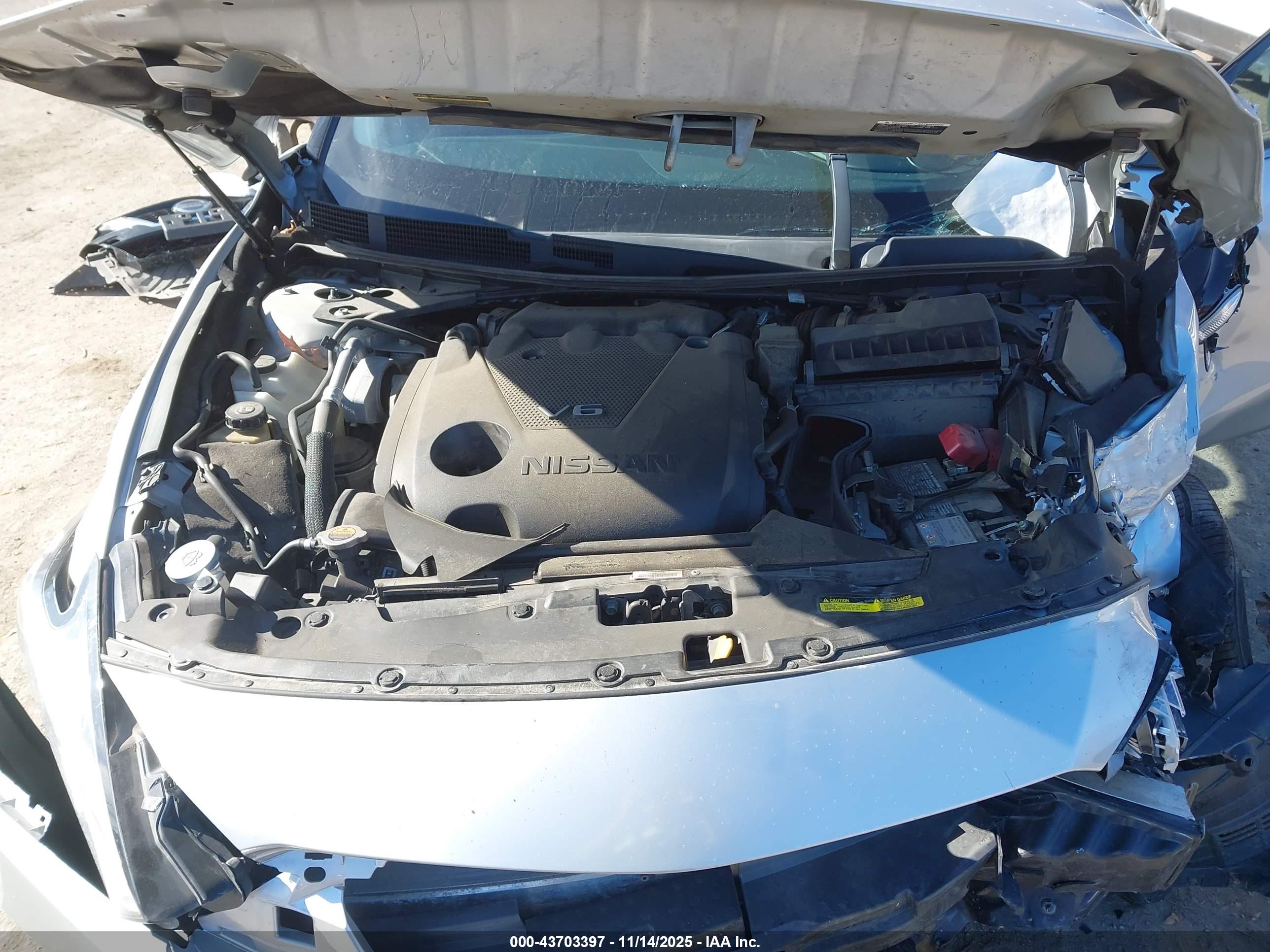 NISSAN MAXIMA image 10