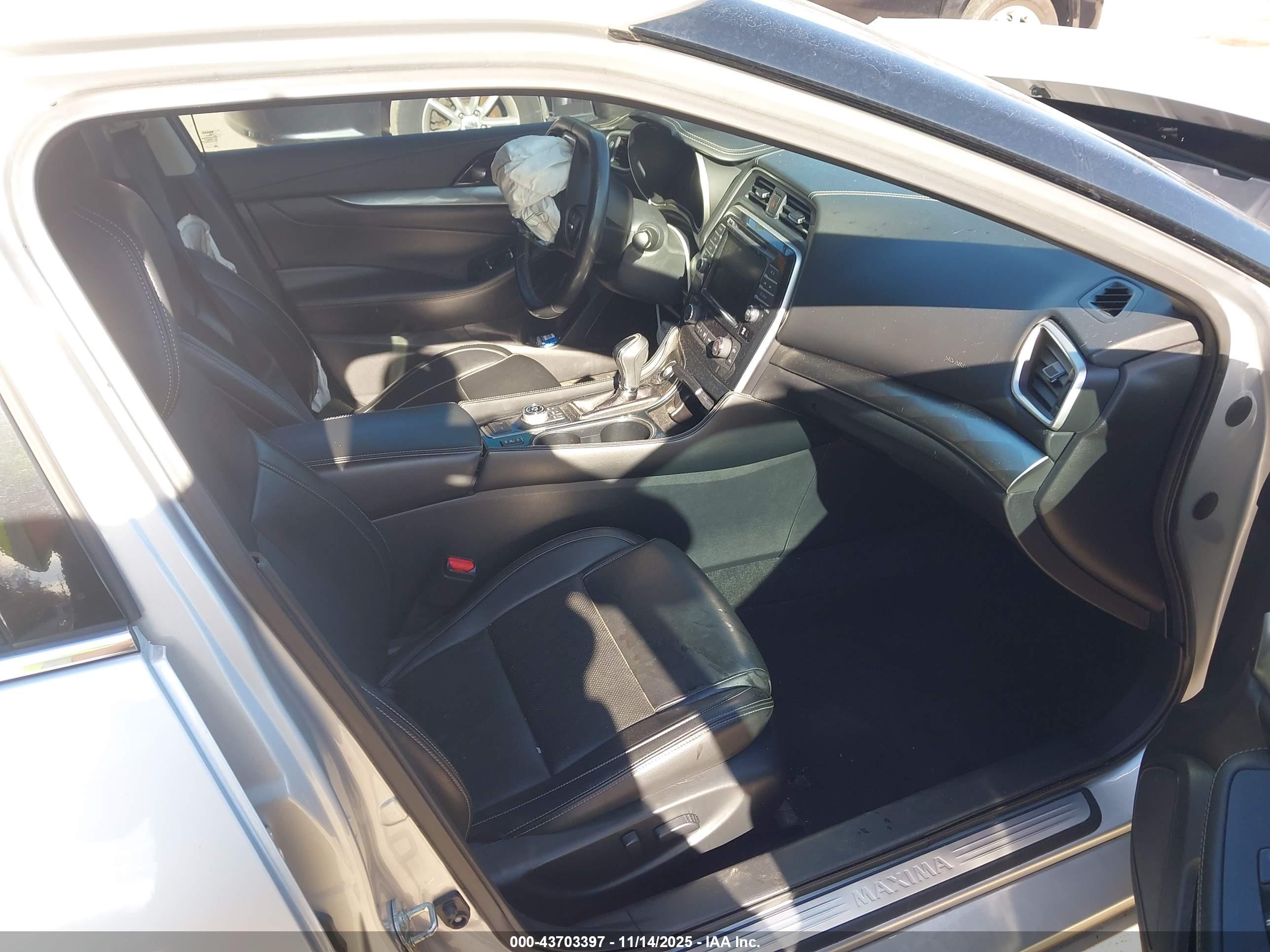 NISSAN MAXIMA image 5