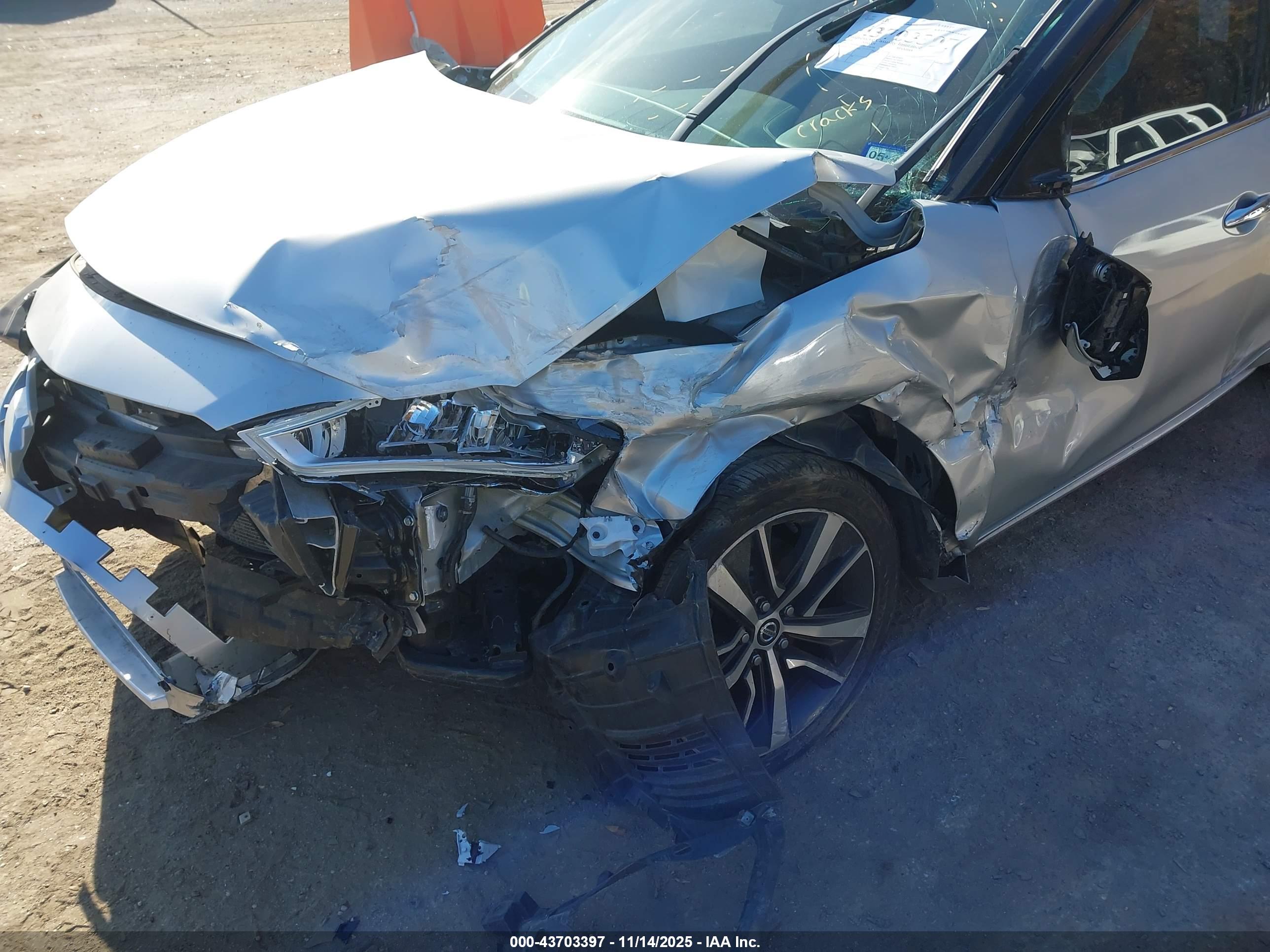 NISSAN MAXIMA image 6