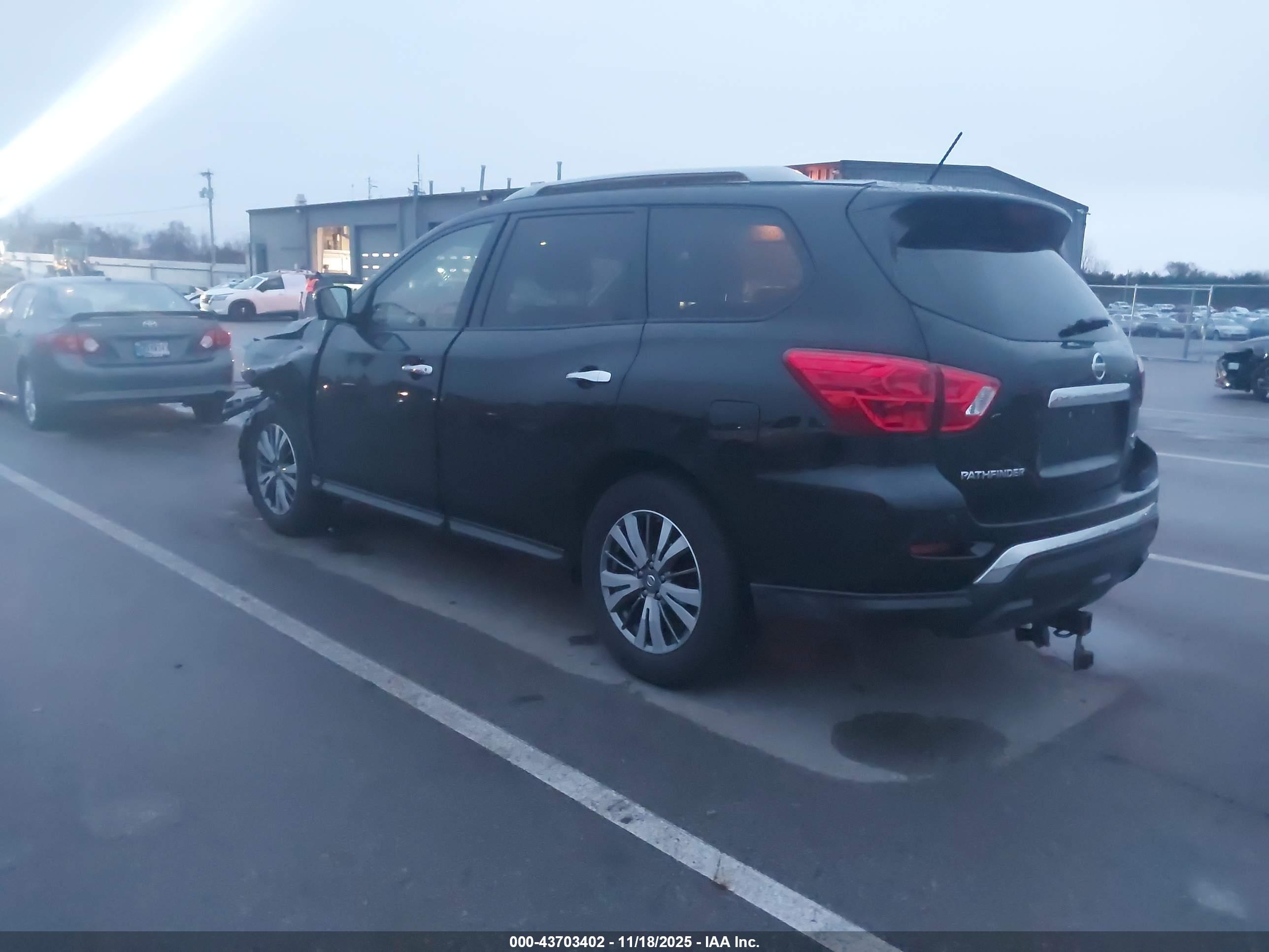 NISSAN PATHFINDER image 3