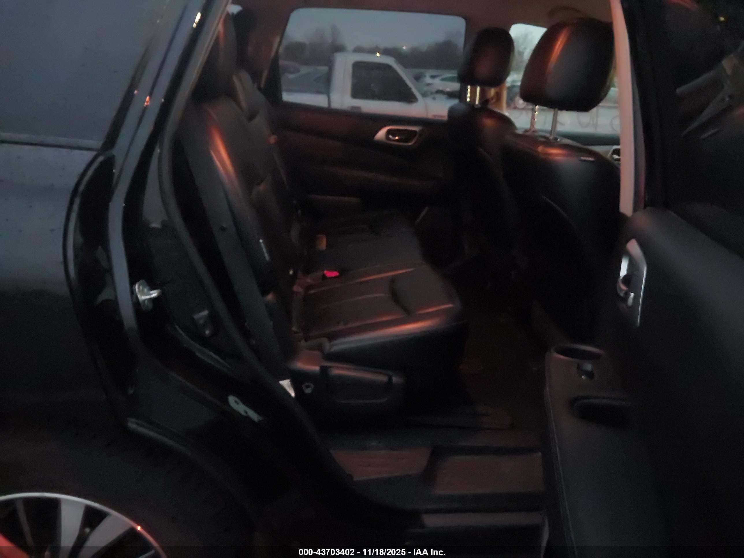 NISSAN PATHFINDER image 8