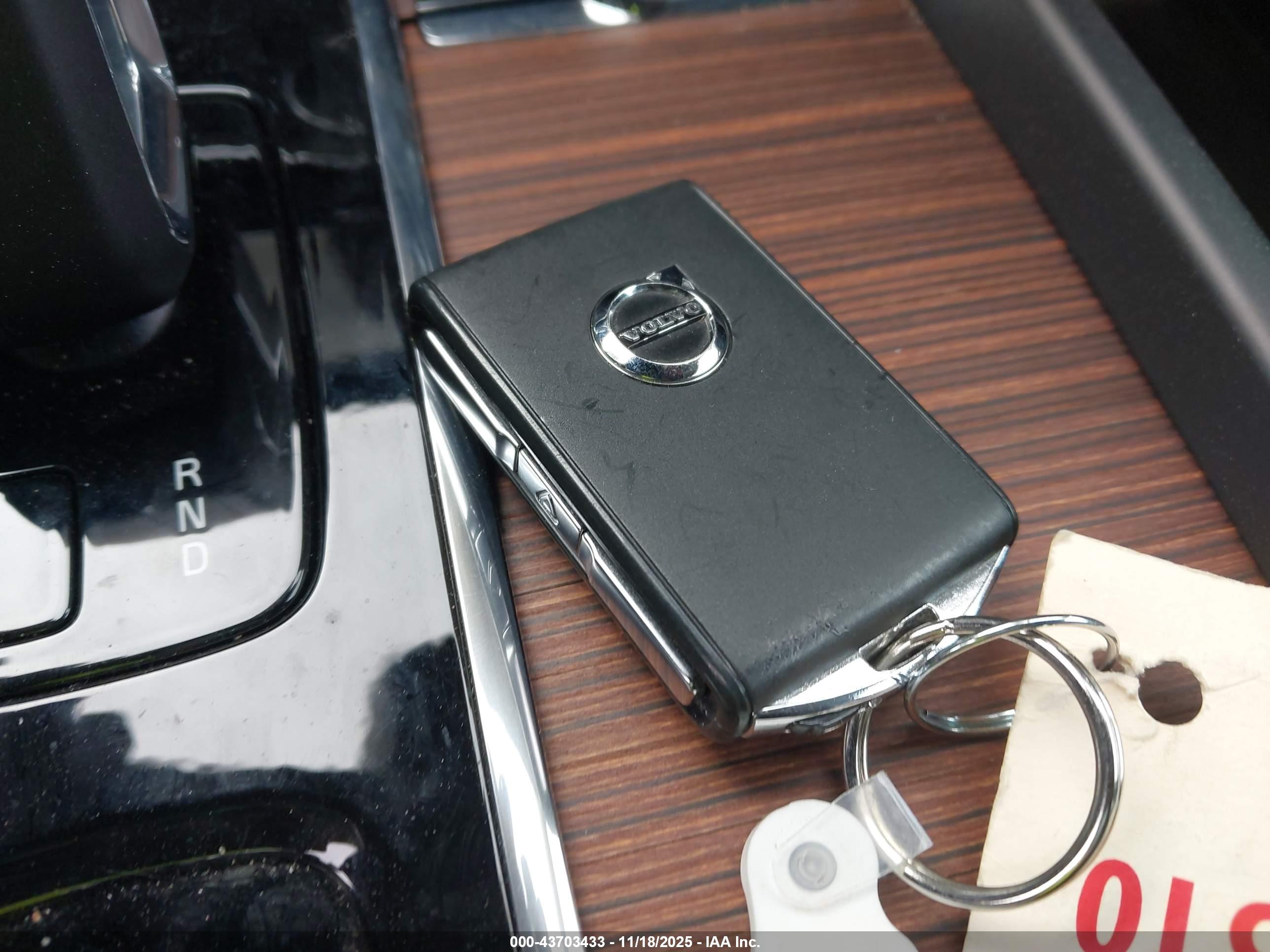 VOLVO XC60 image 11