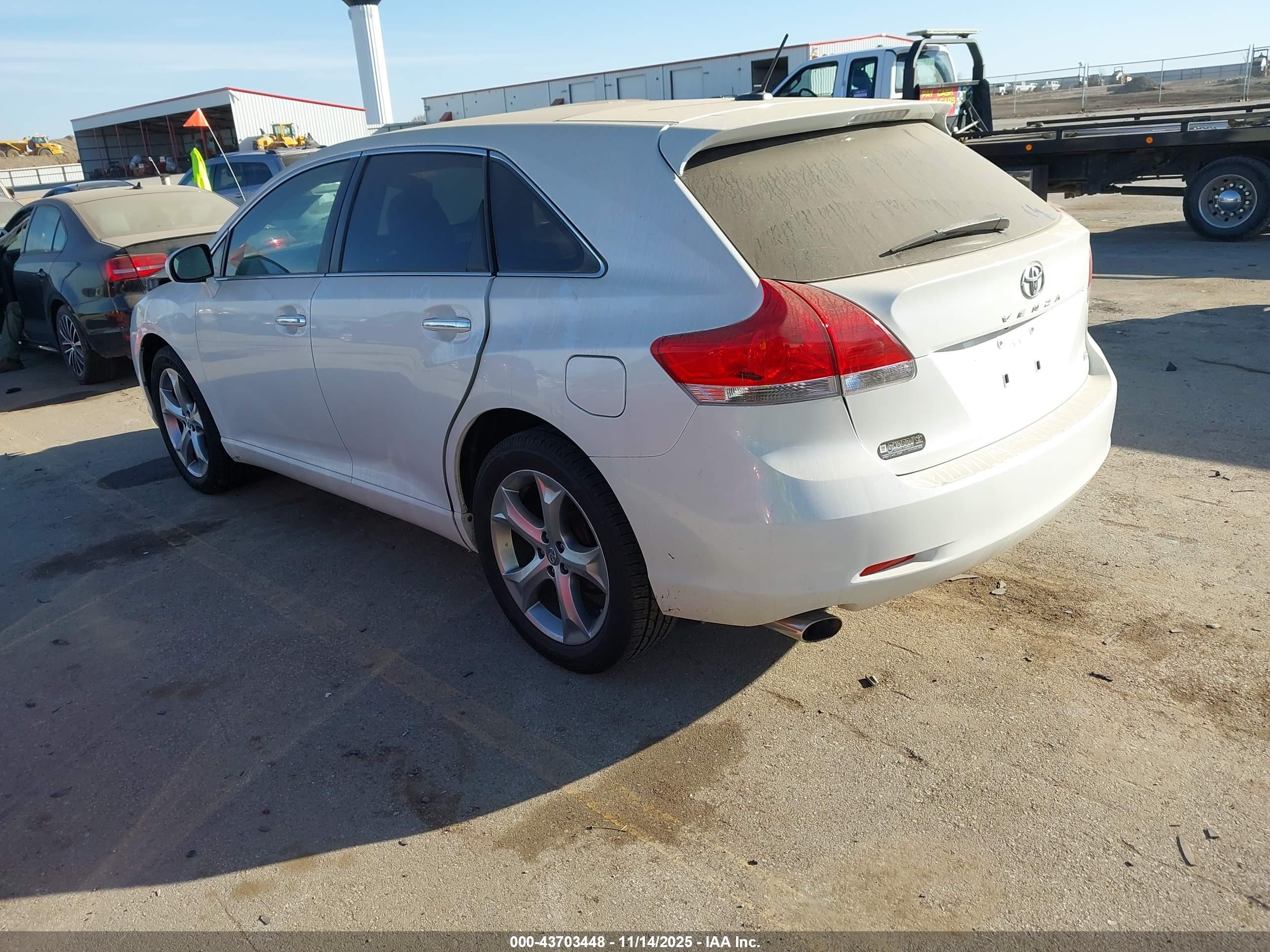 TOYOTA VENZA image 3