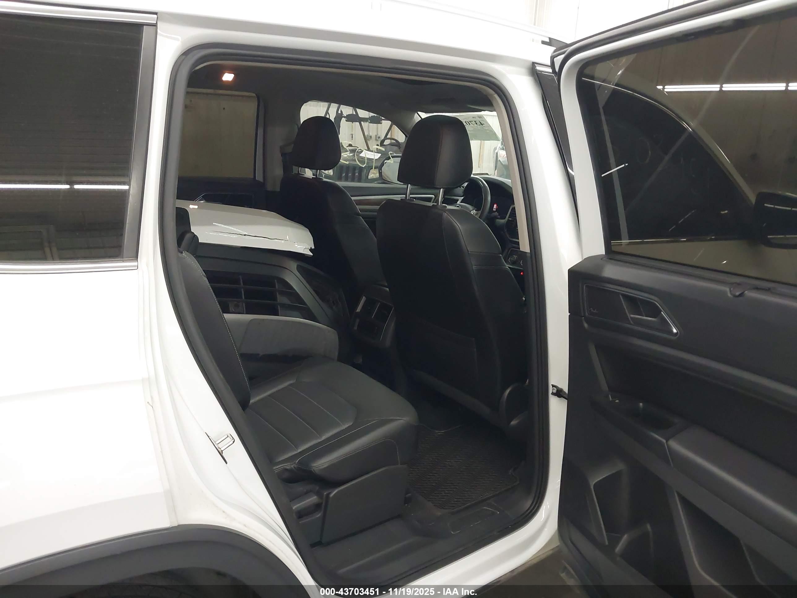 VOLKSWAGEN ATLAS image 8