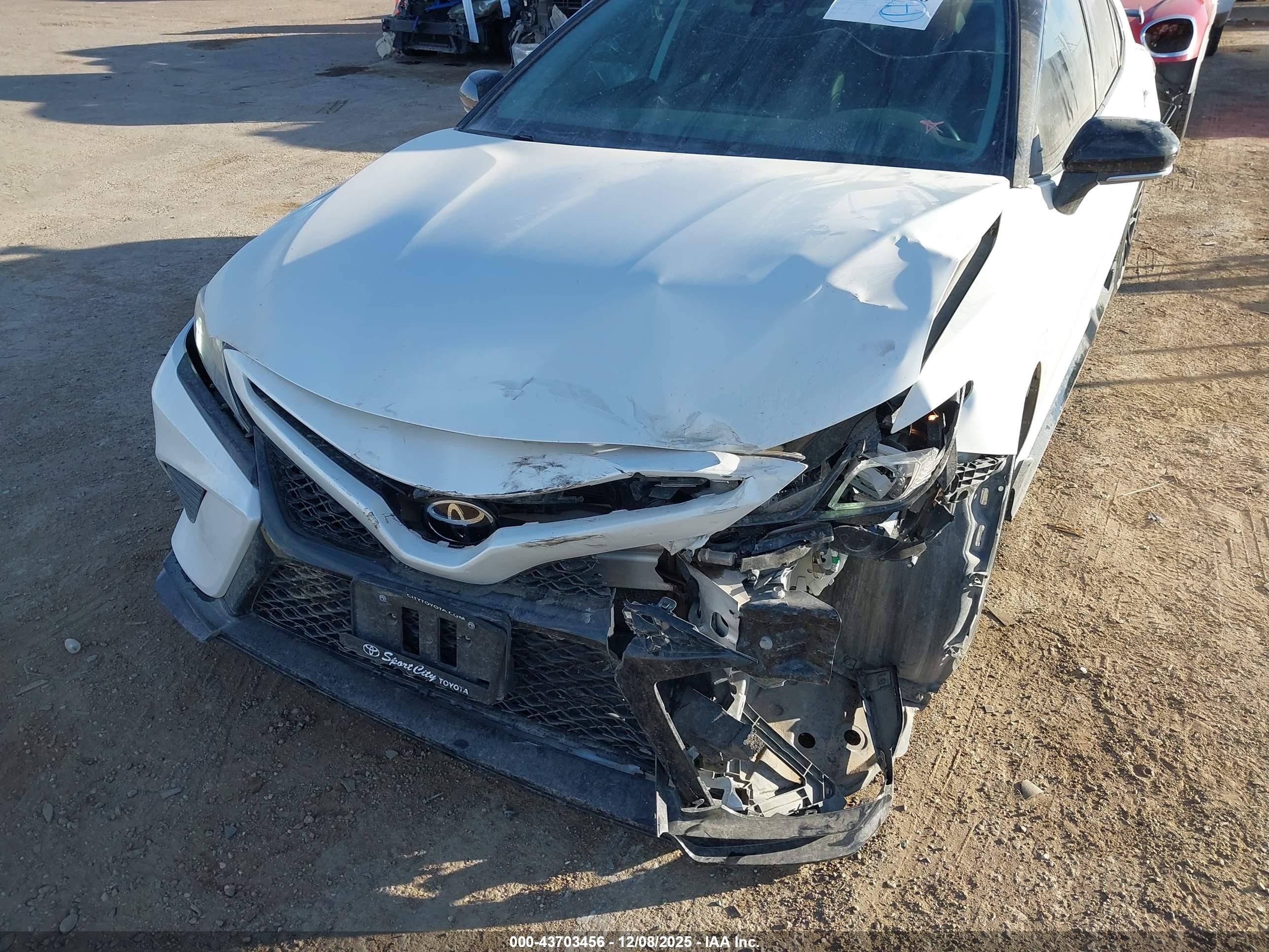 TOYOTA CAMRY image 6