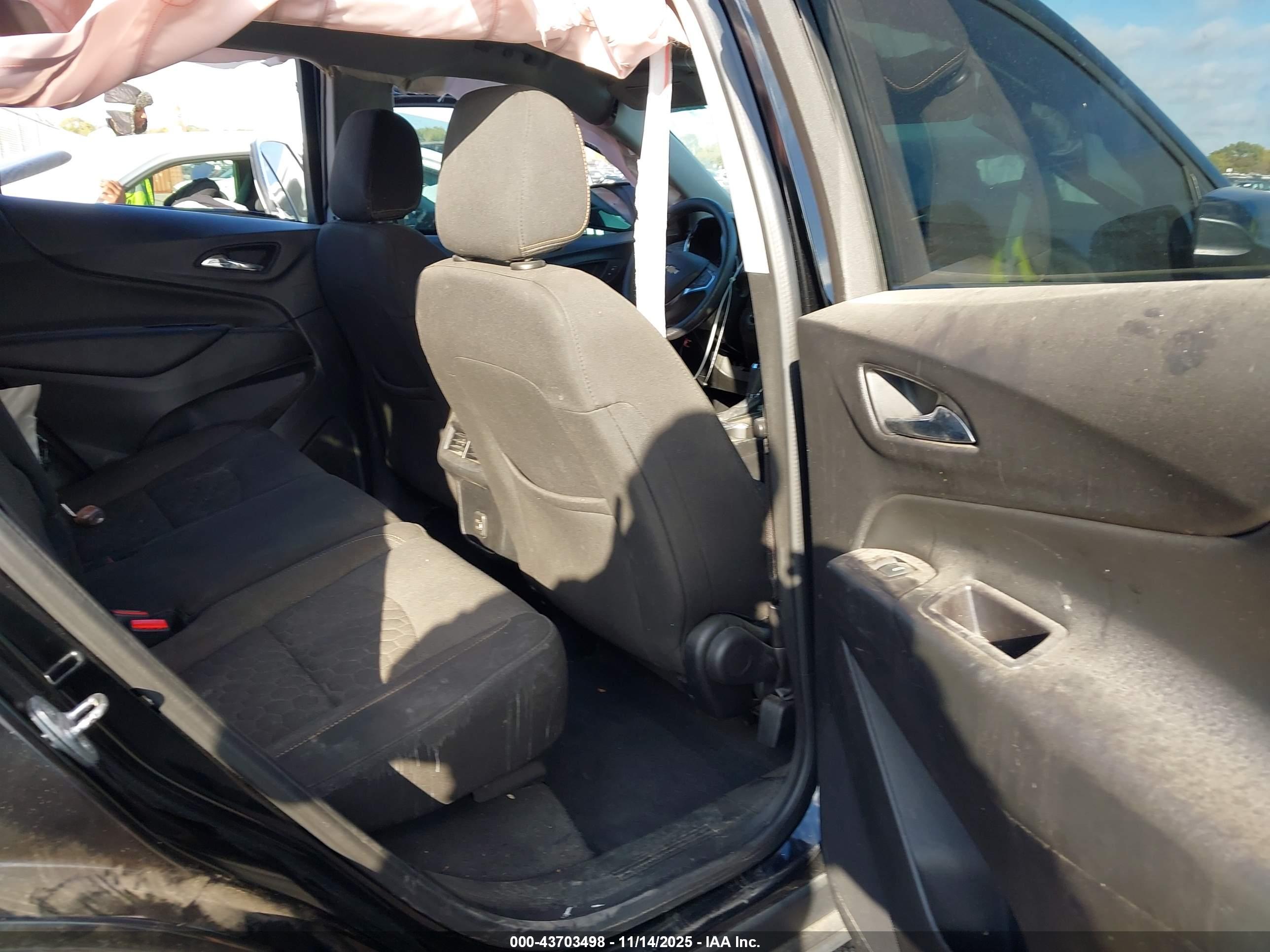CHEVROLET EQUINOX image 8