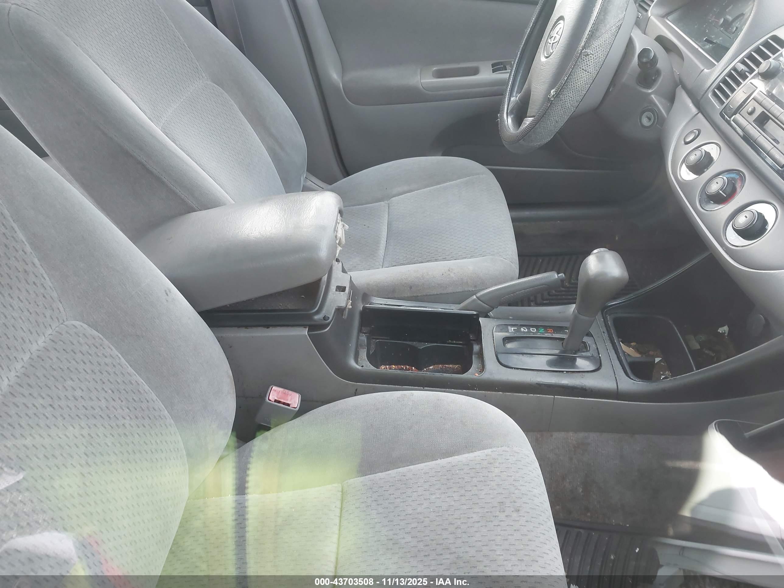 TOYOTA CAMRY image 5