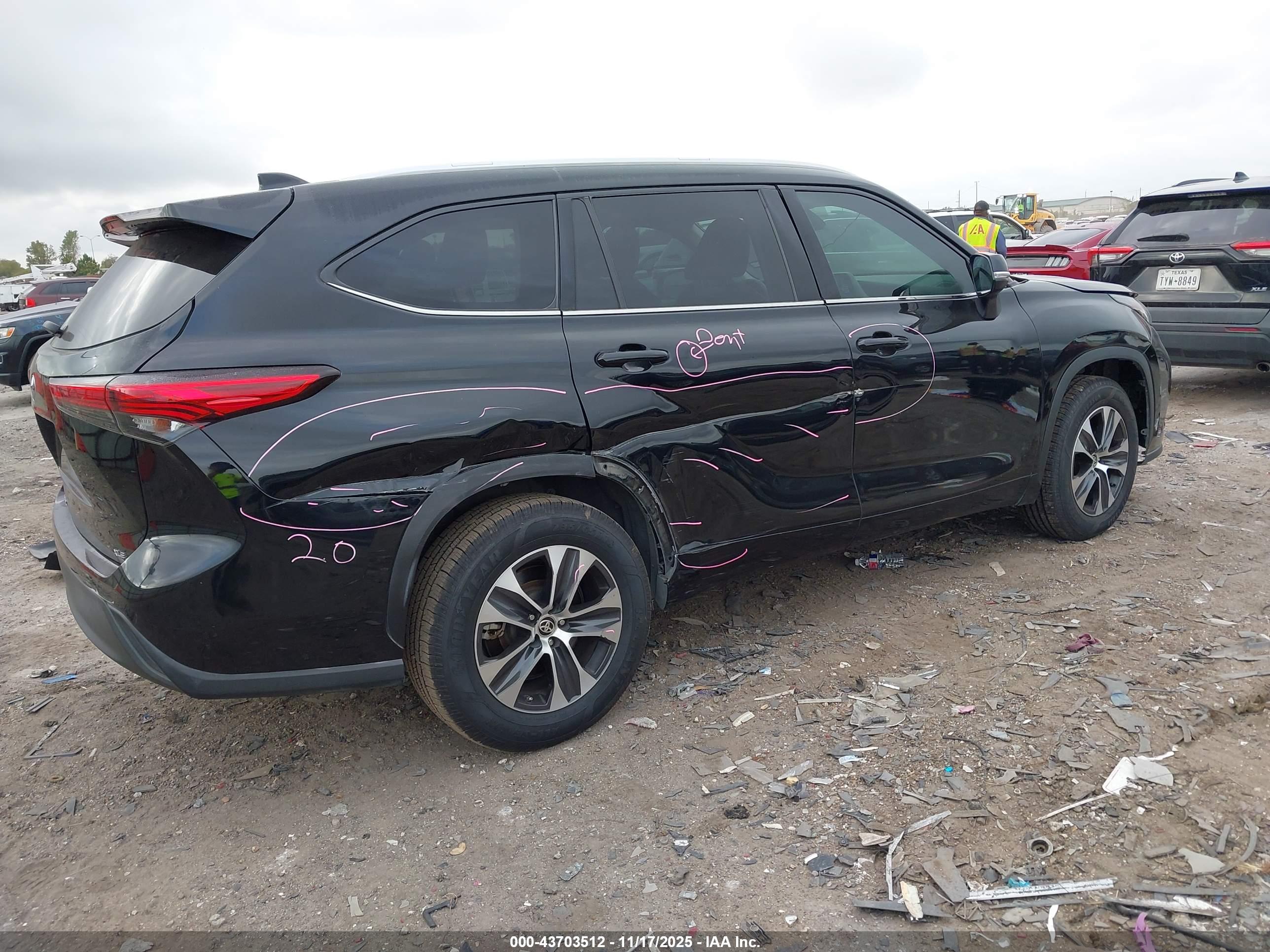 TOYOTA HIGHLANDER image 4