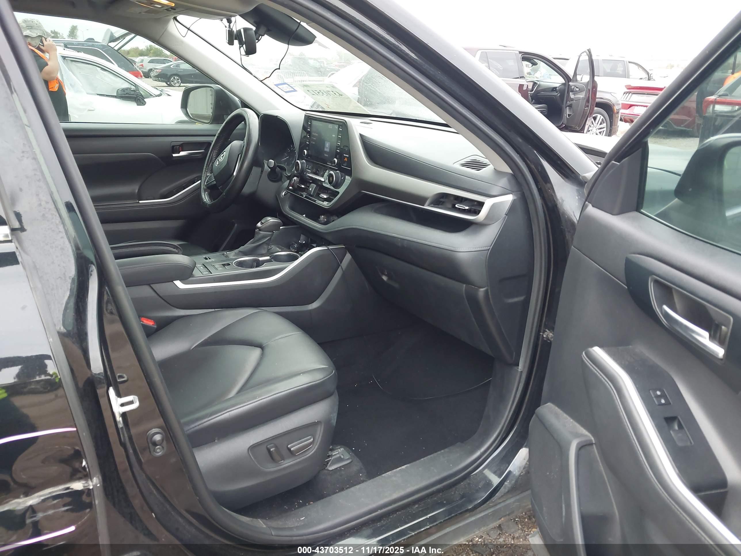 TOYOTA HIGHLANDER image 5