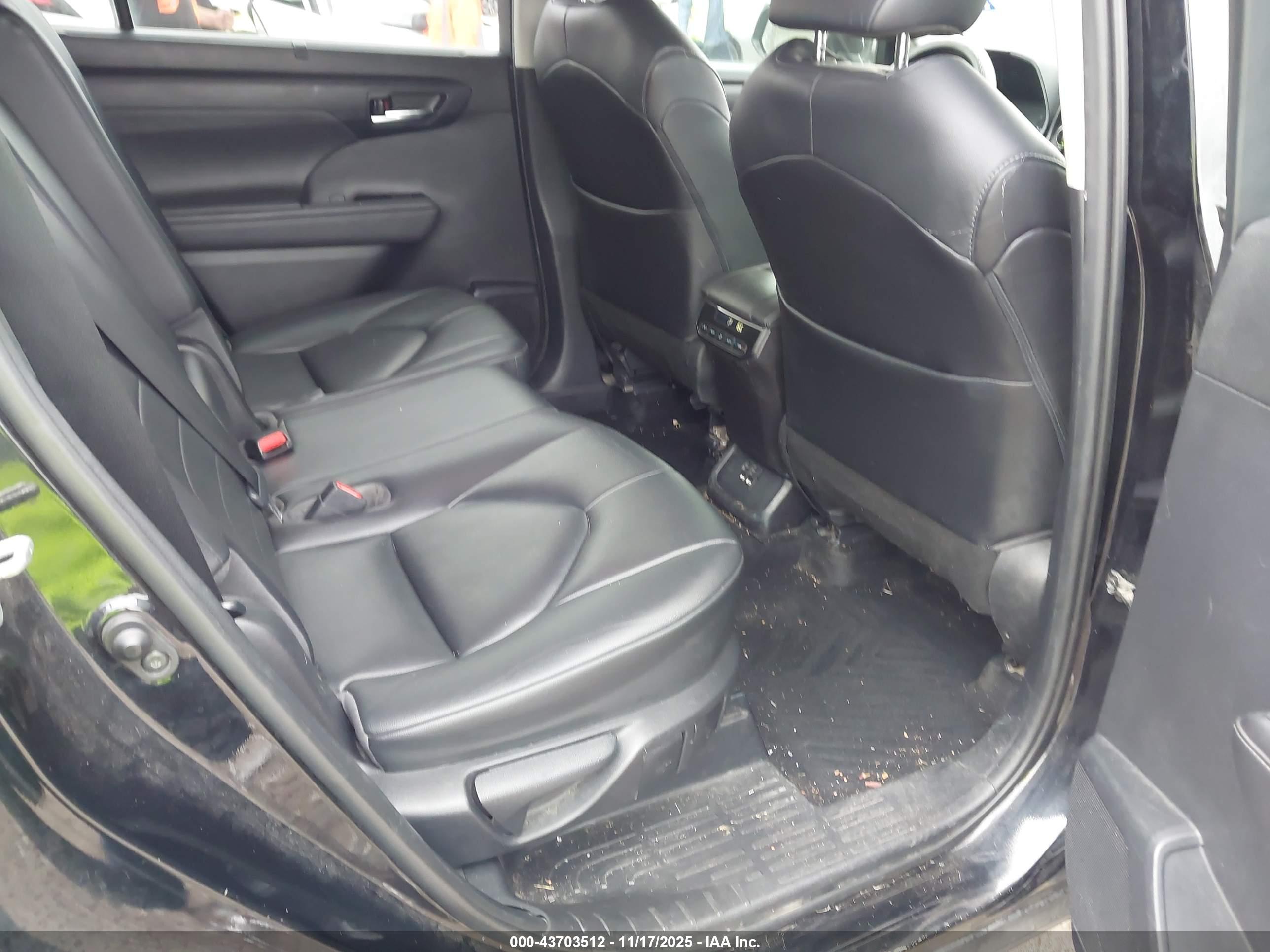TOYOTA HIGHLANDER image 8