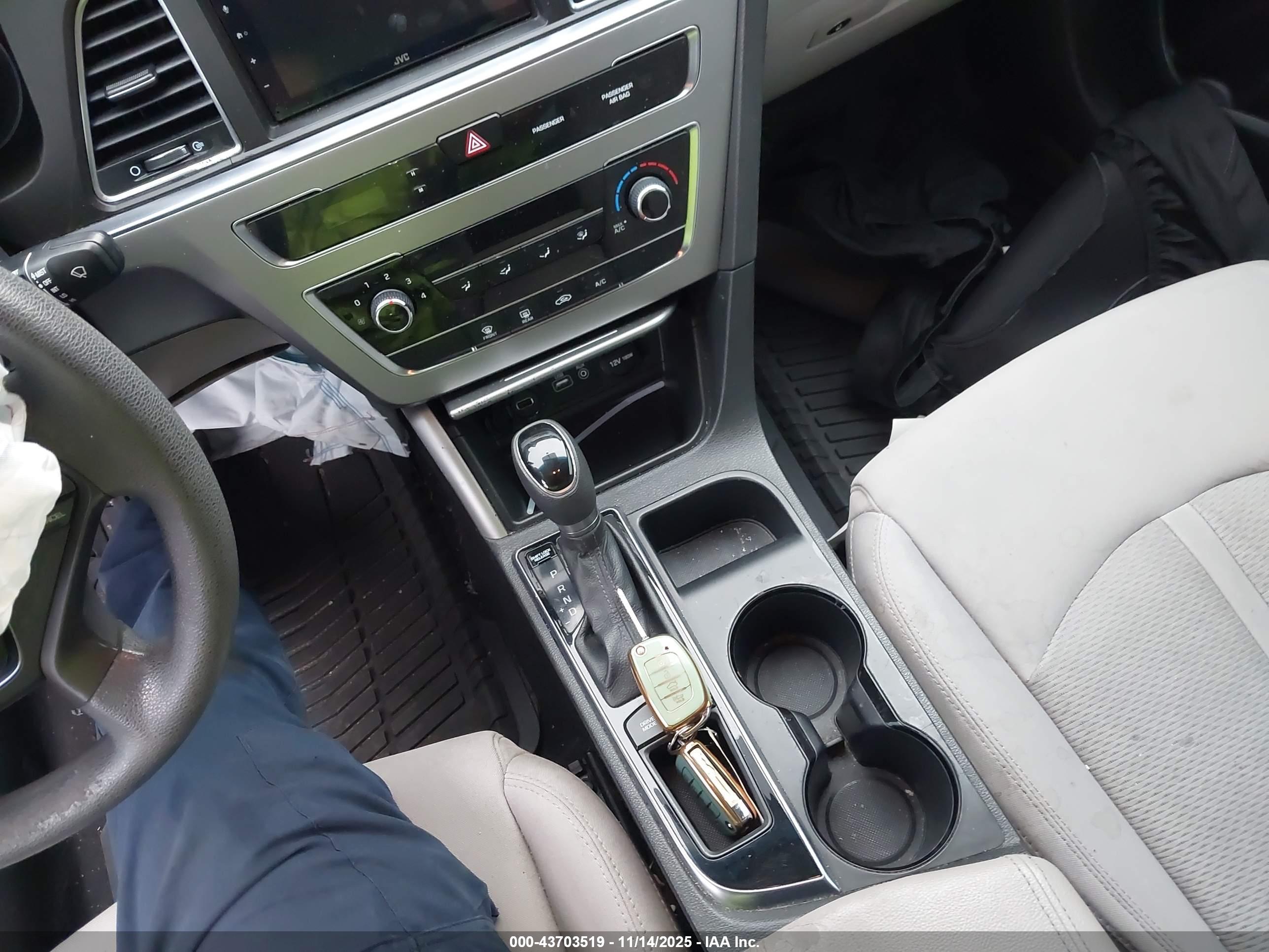 HYUNDAI SONATA image 11