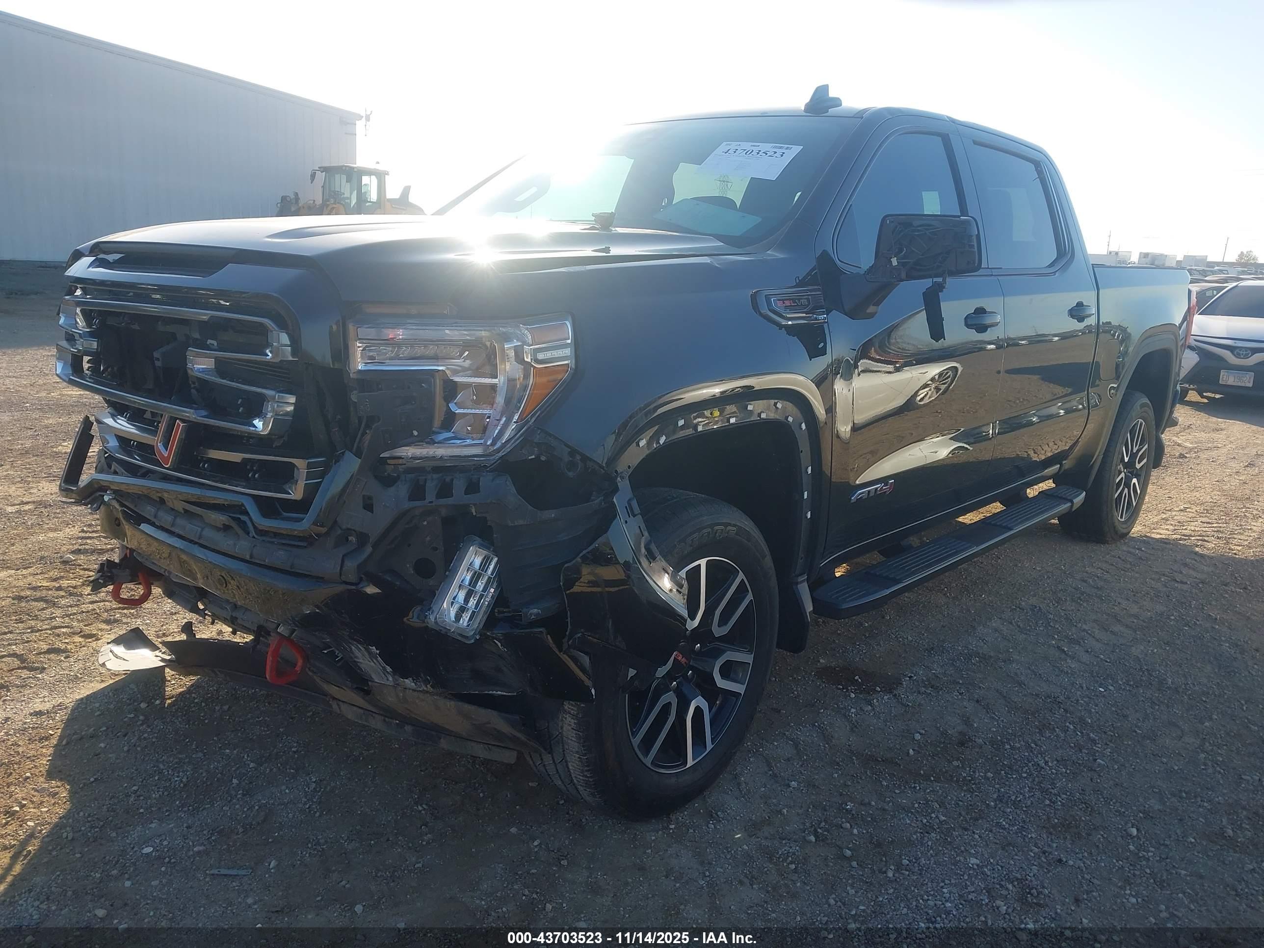 GMC SIERRA image 2