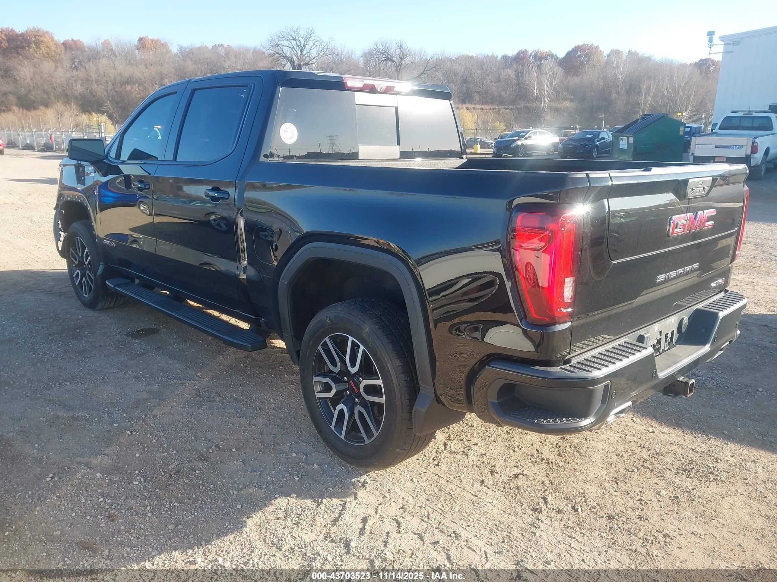 GMC SIERRA image 3