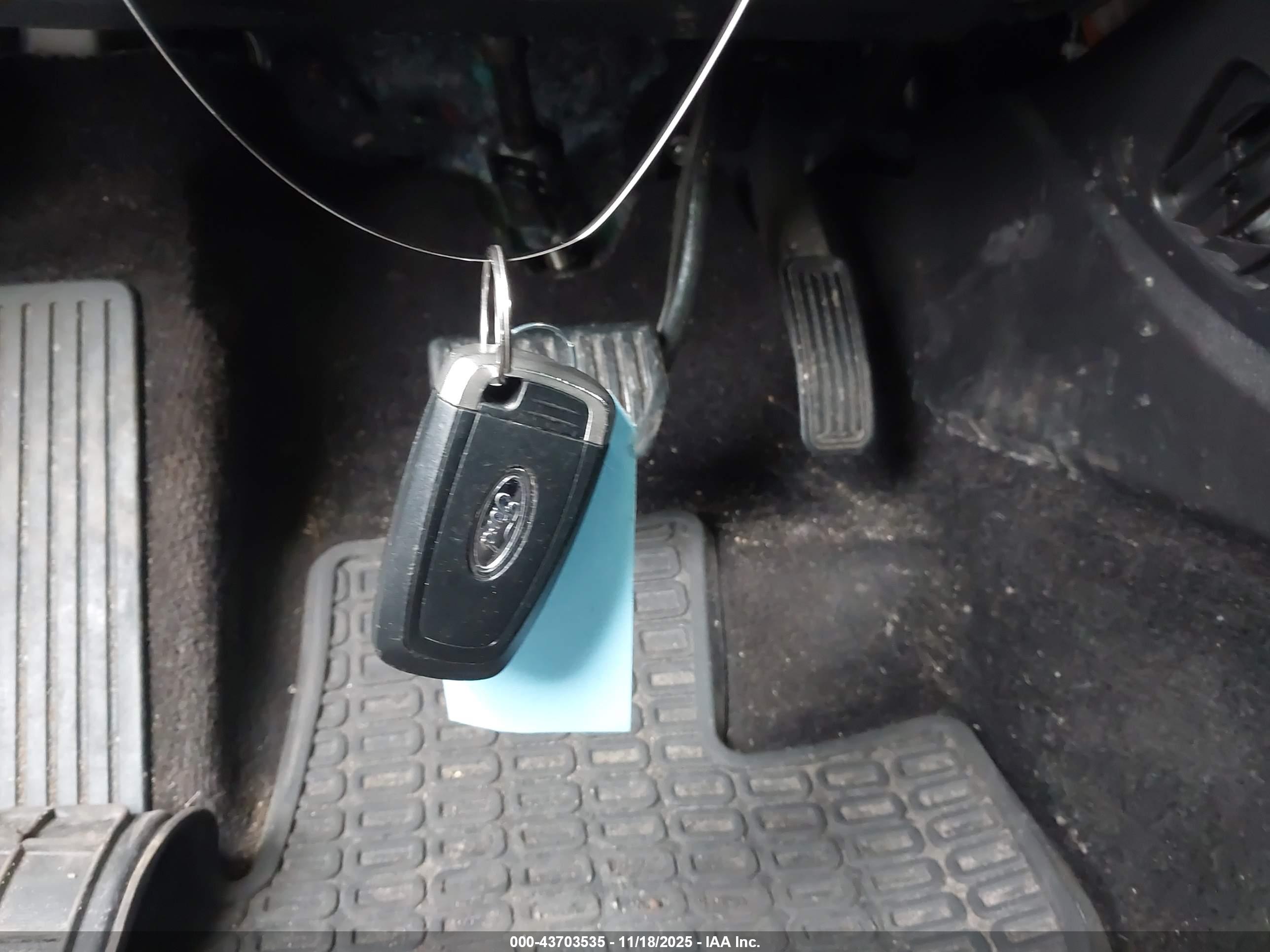 FORD FUSION image 11