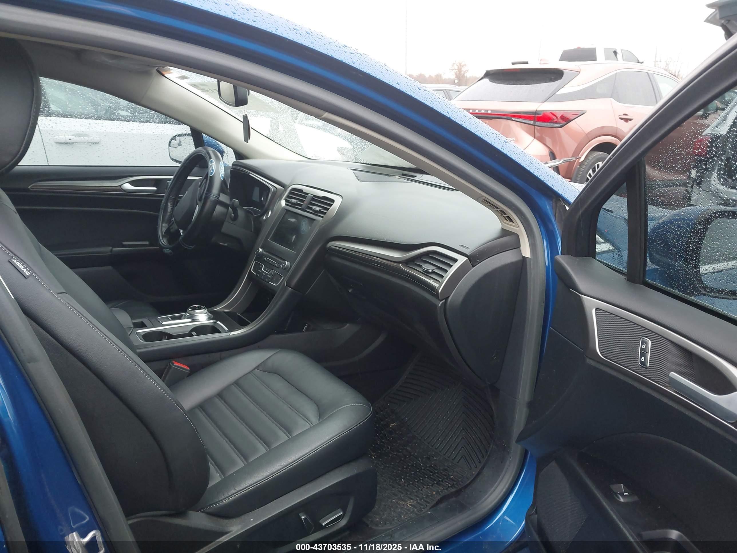 FORD FUSION image 5