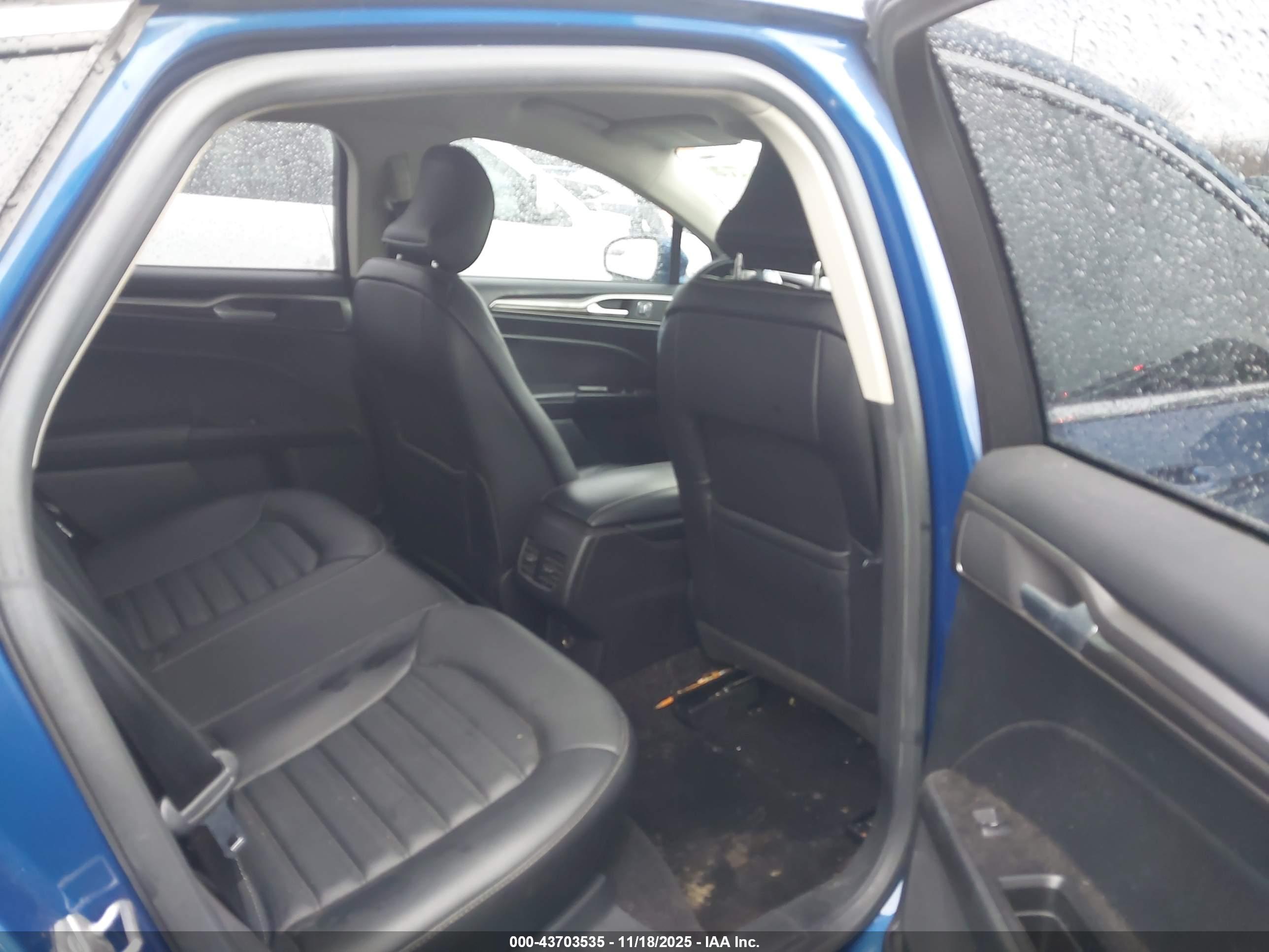 FORD FUSION image 8