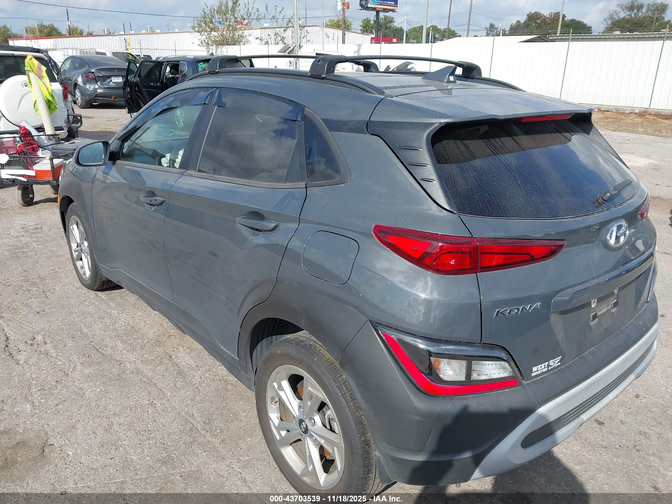 HYUNDAI KONA image 3