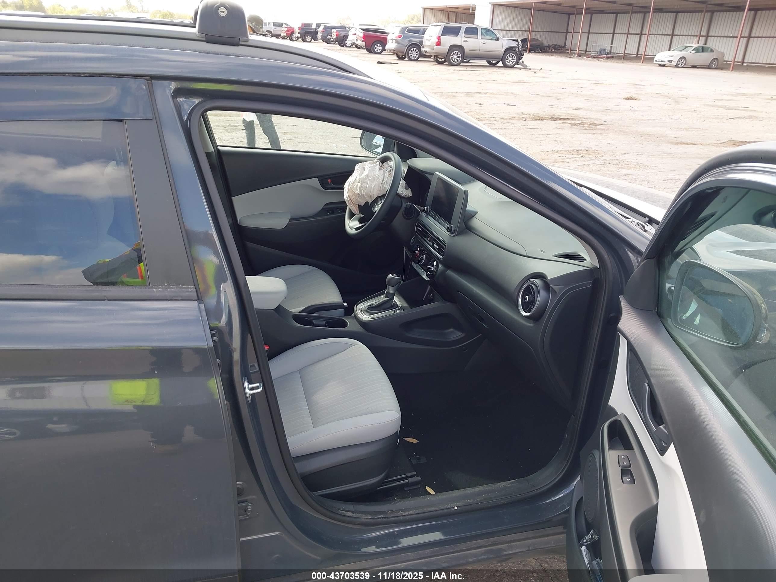 HYUNDAI KONA image 5