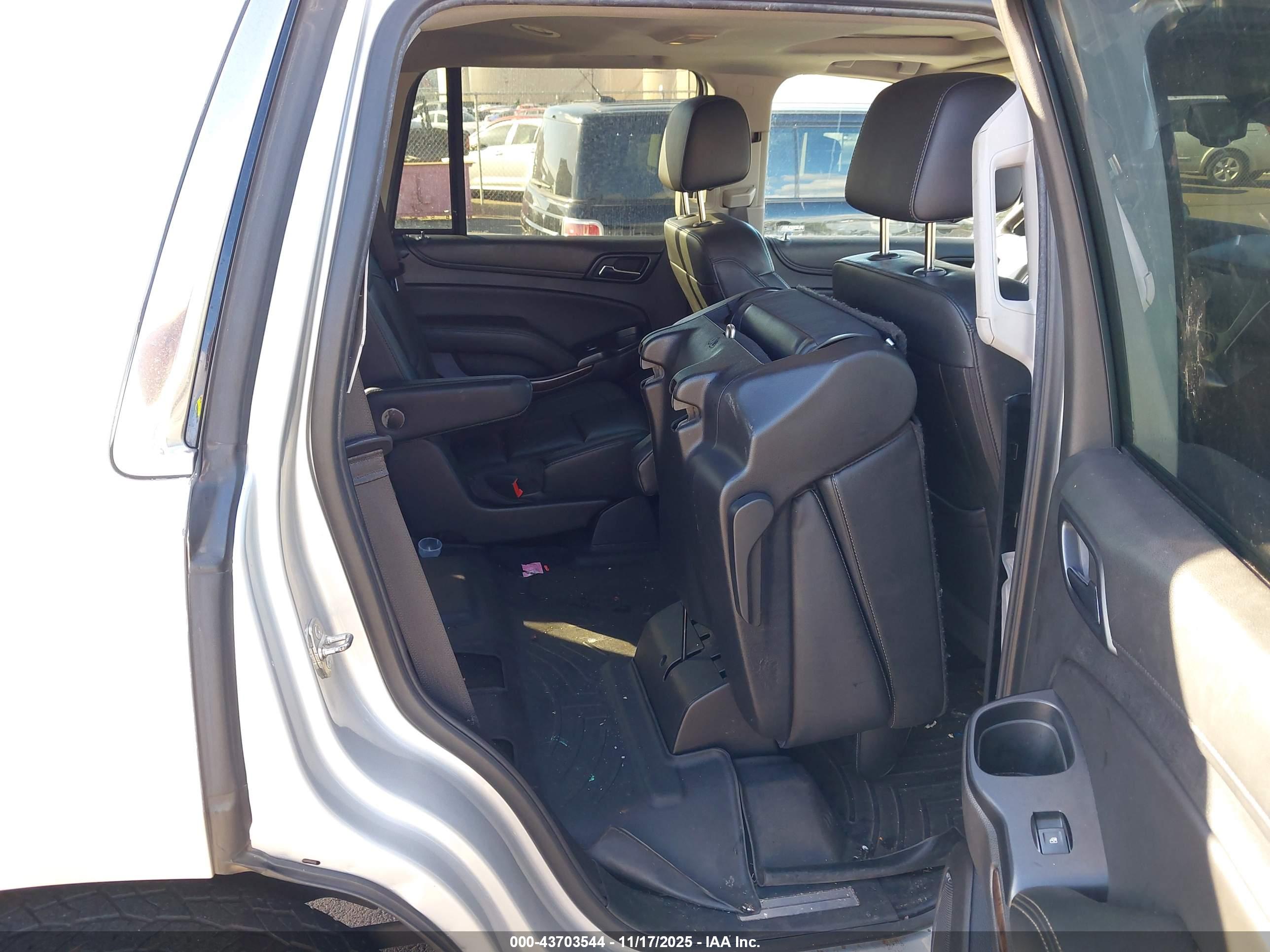 CHEVROLET TAHOE image 8
