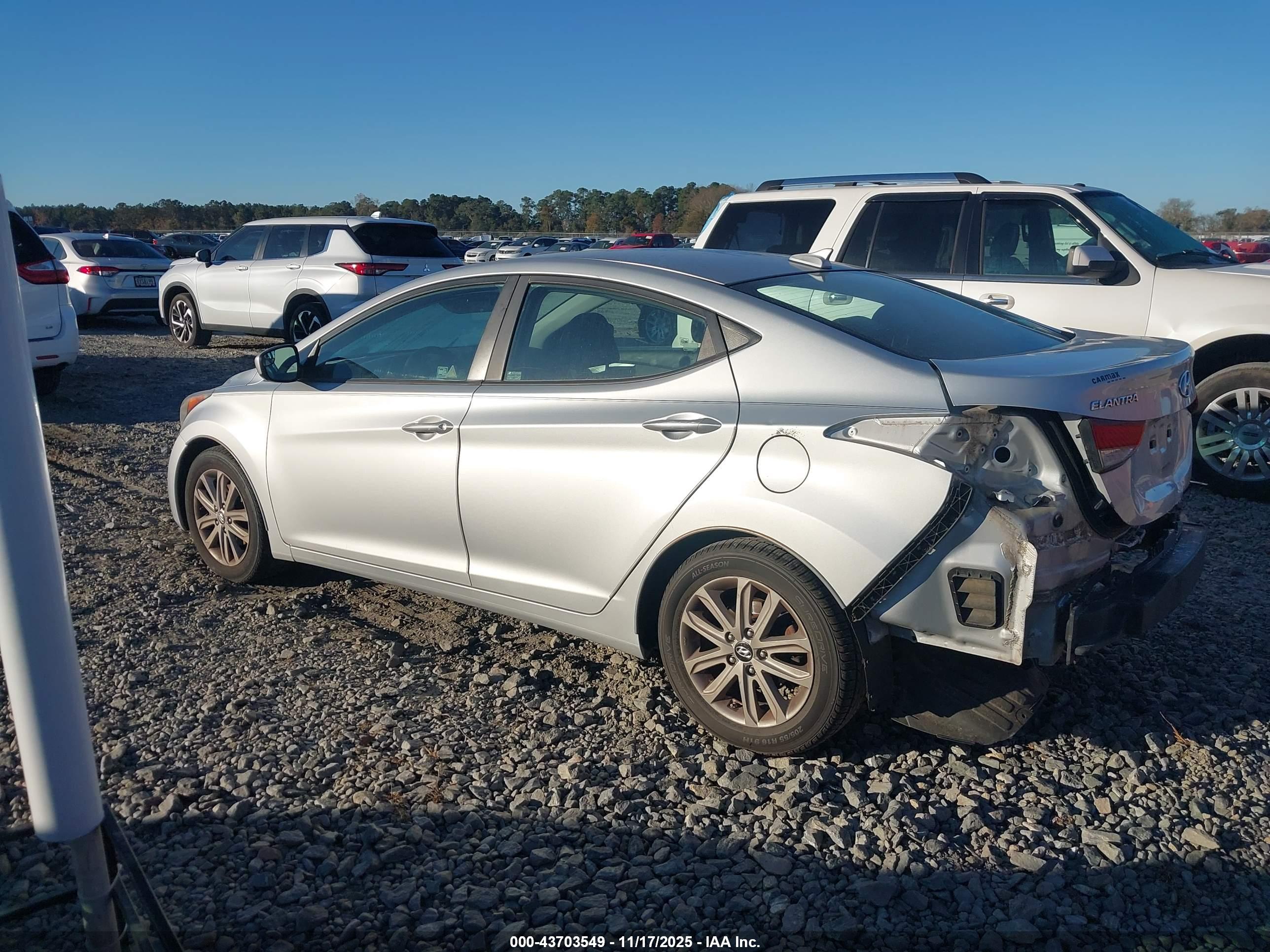 HYUNDAI ELANTRA image 3