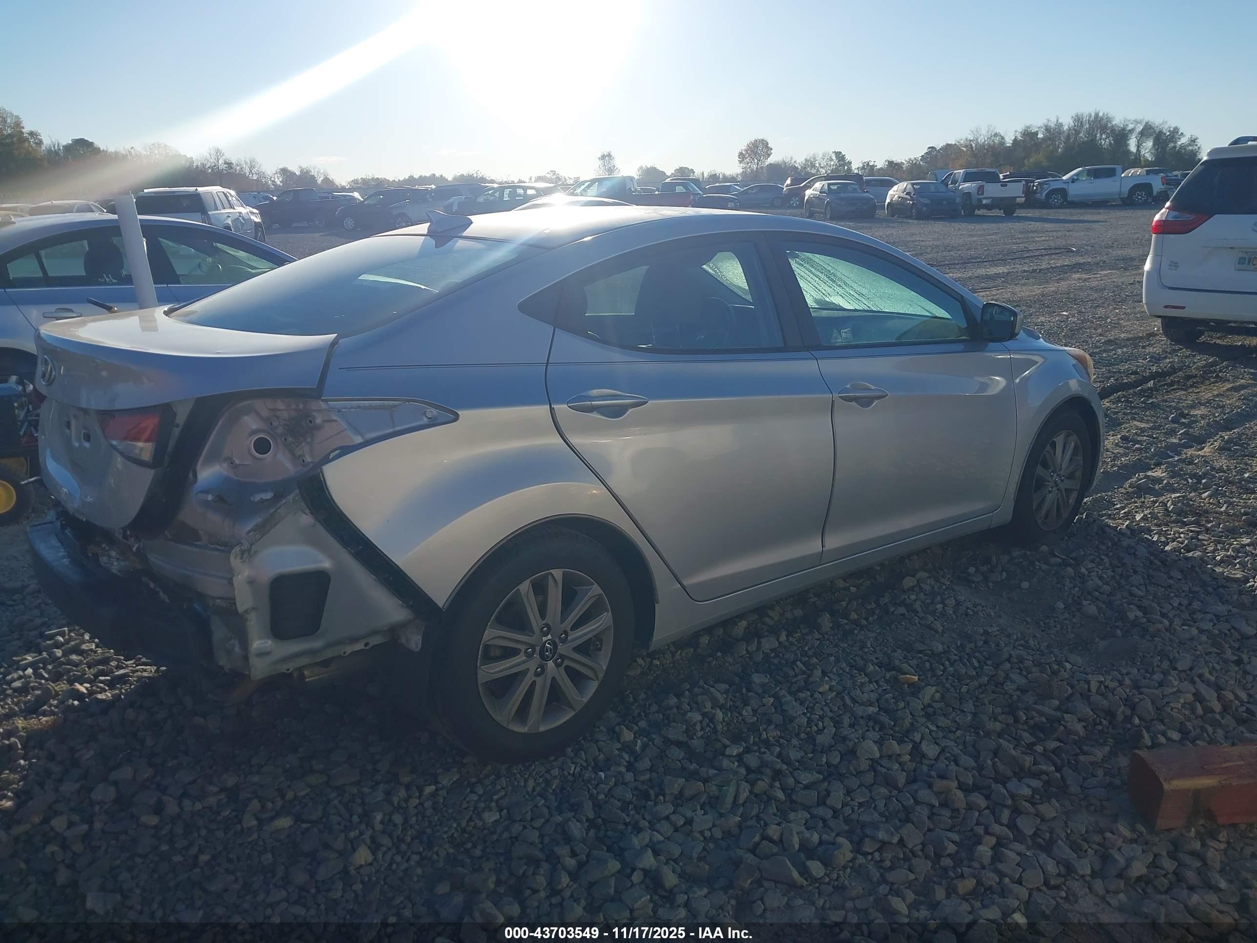 HYUNDAI ELANTRA image 4