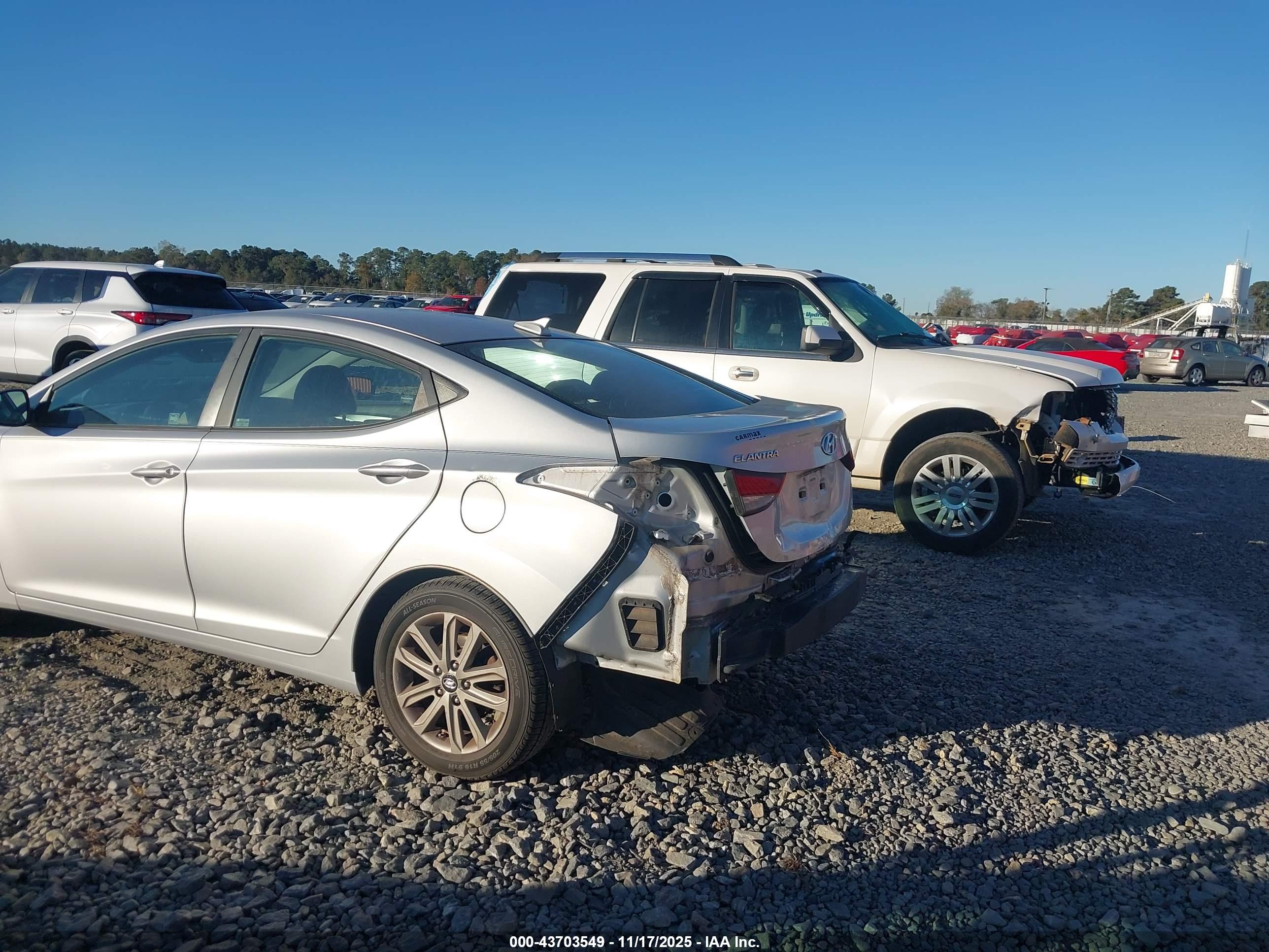 HYUNDAI ELANTRA image 6