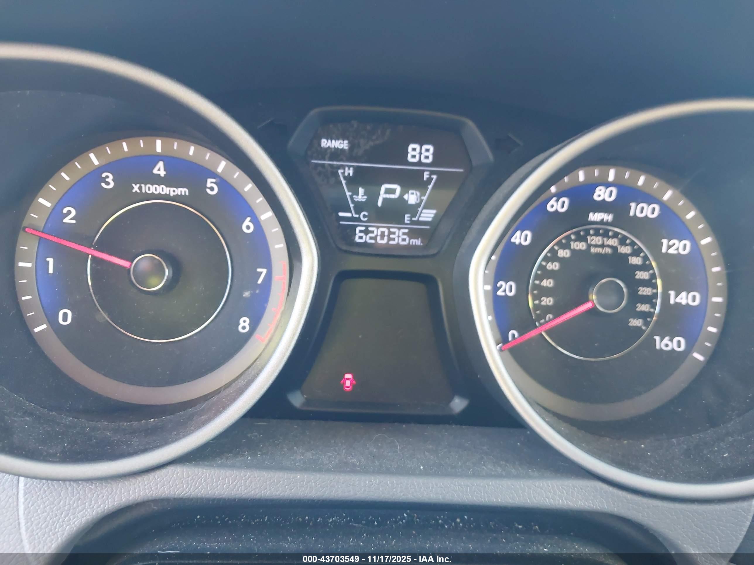 HYUNDAI ELANTRA image 7