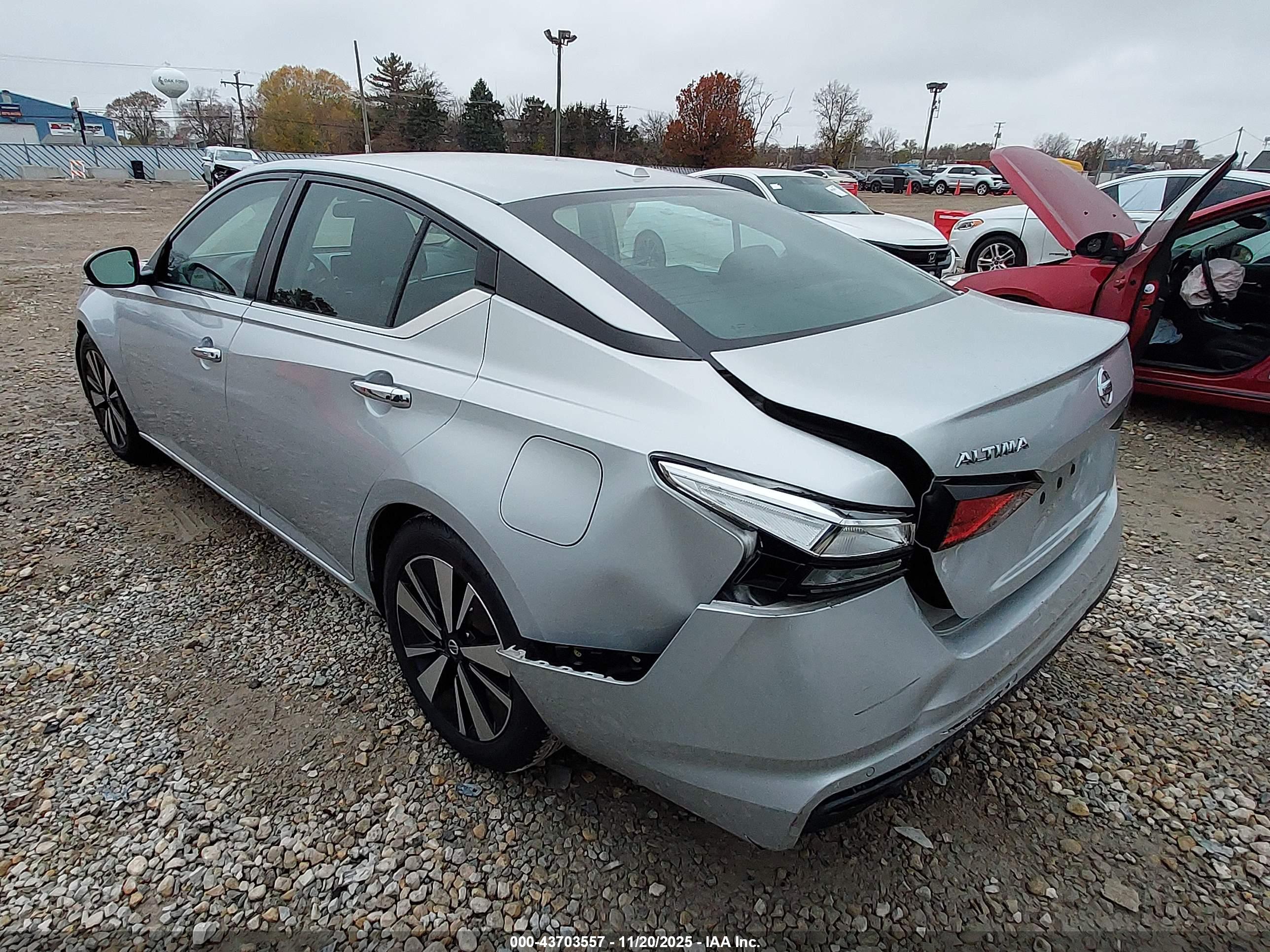 NISSAN ALTIMA image 3