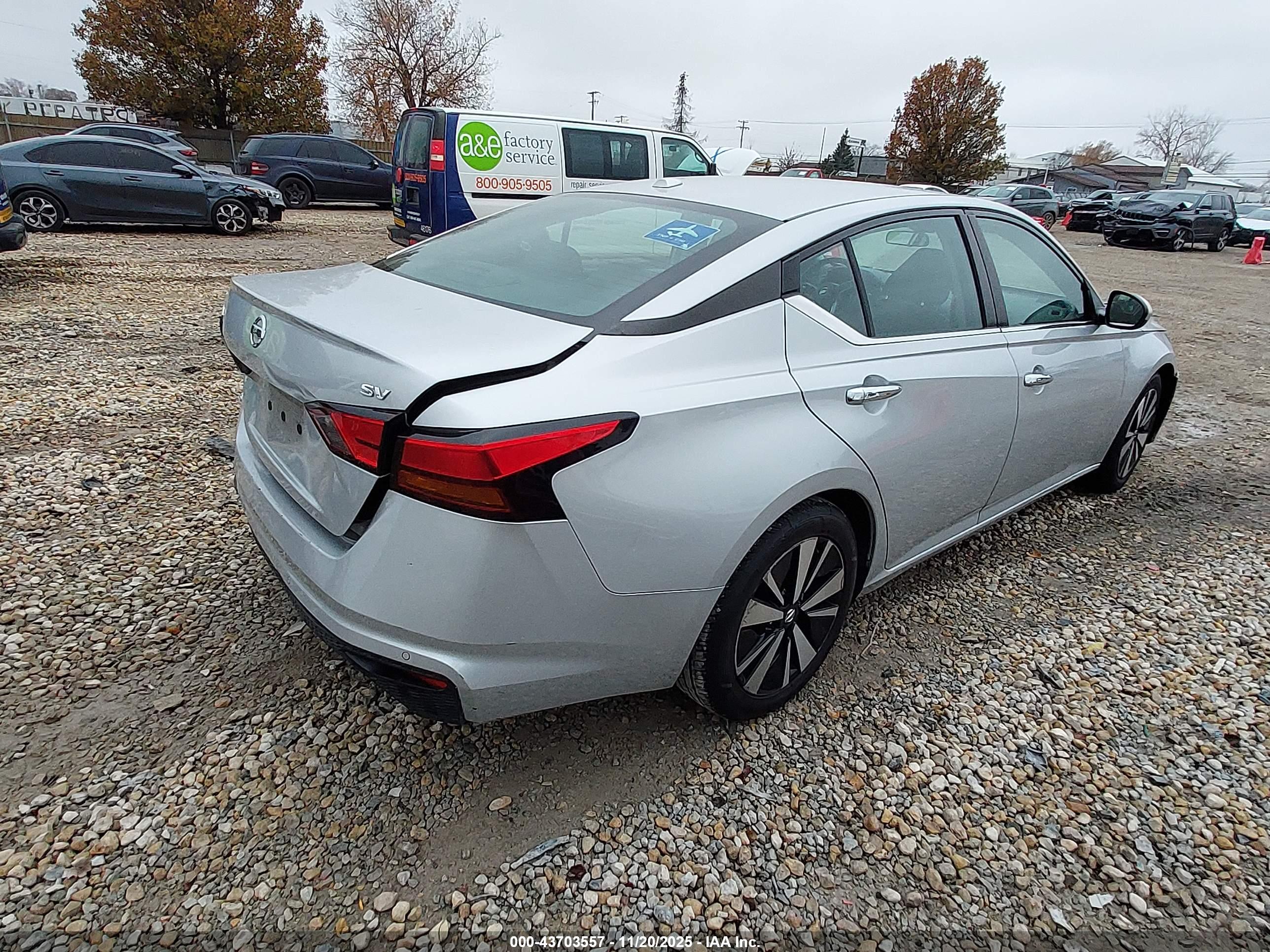 NISSAN ALTIMA image 4