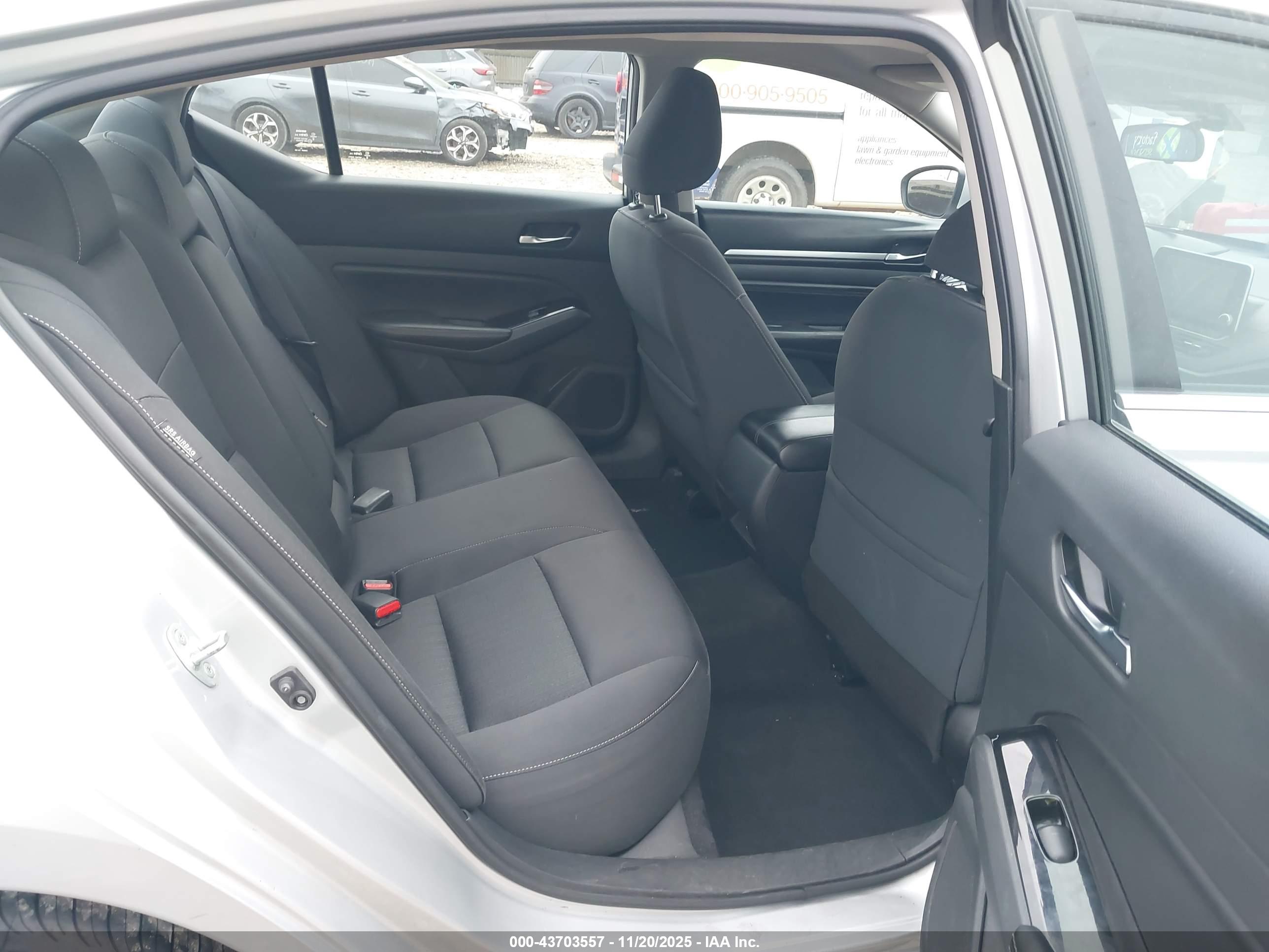 NISSAN ALTIMA image 8