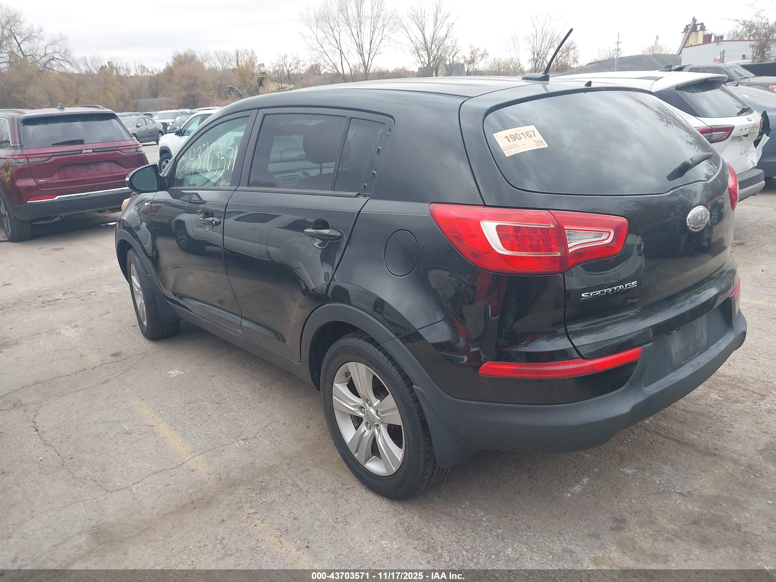 KIA SPORTAGE image 3