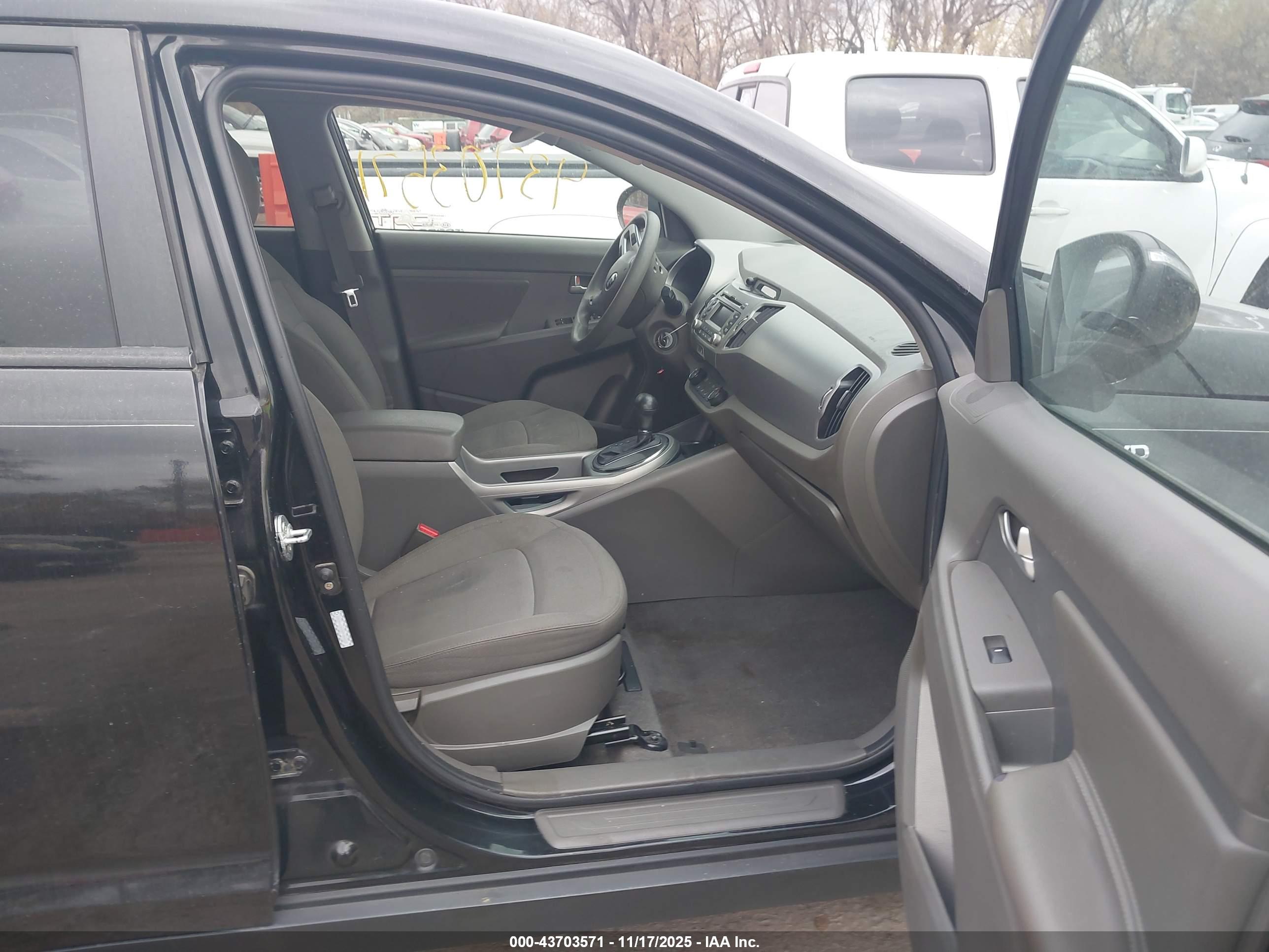 KIA SPORTAGE image 5