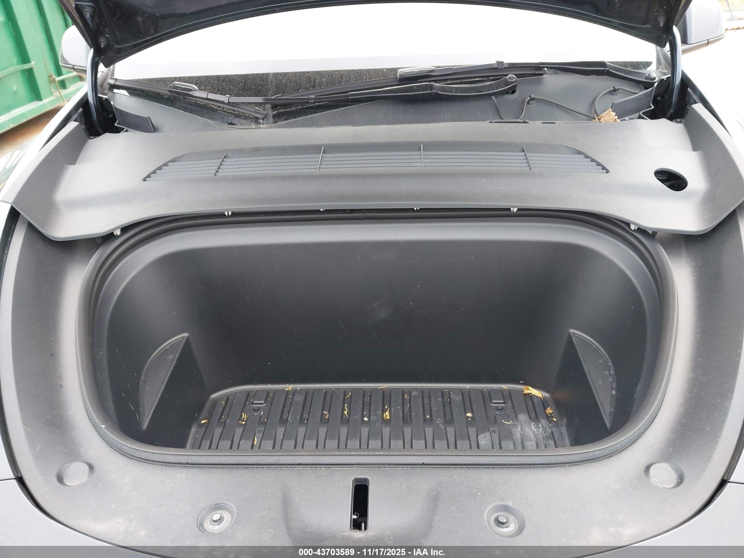 TESLA MODEL image 10