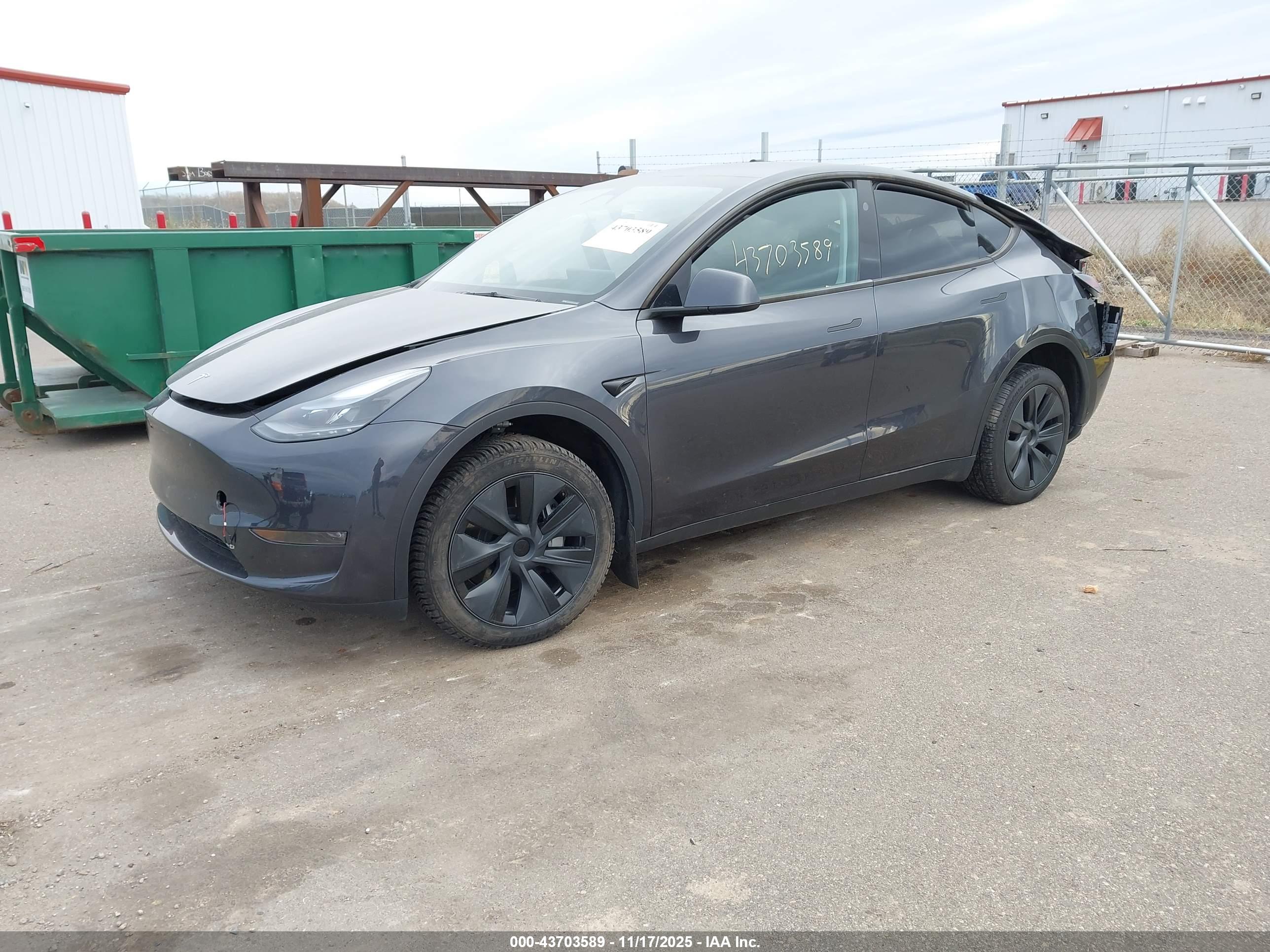 TESLA MODEL image 2