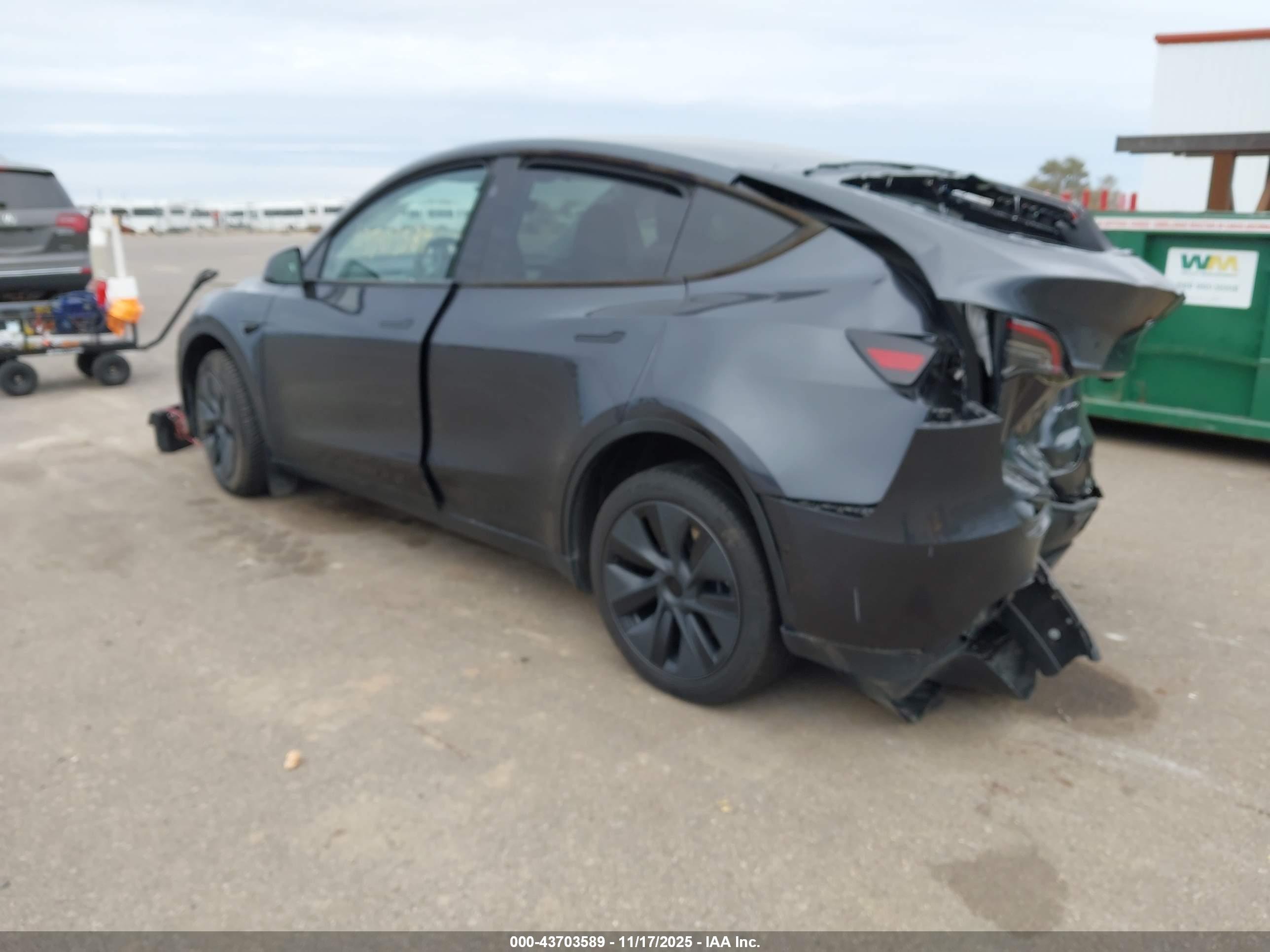 TESLA MODEL image 3
