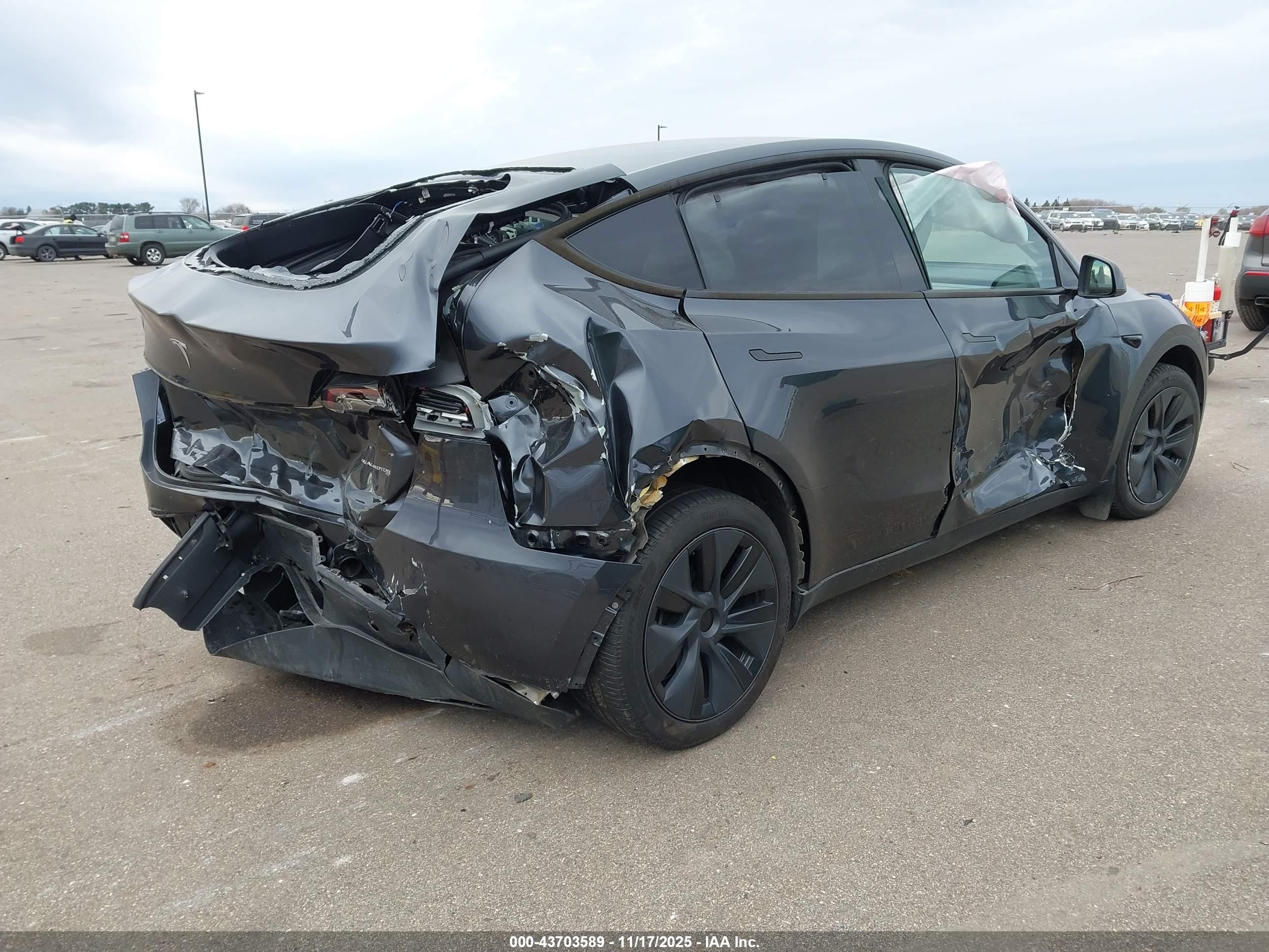 TESLA MODEL image 4