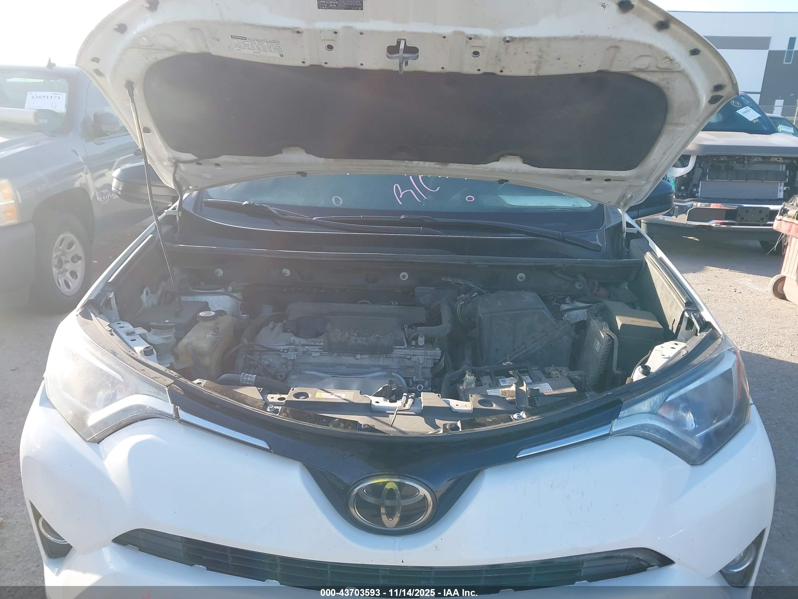 TOYOTA RAV4 image 10
