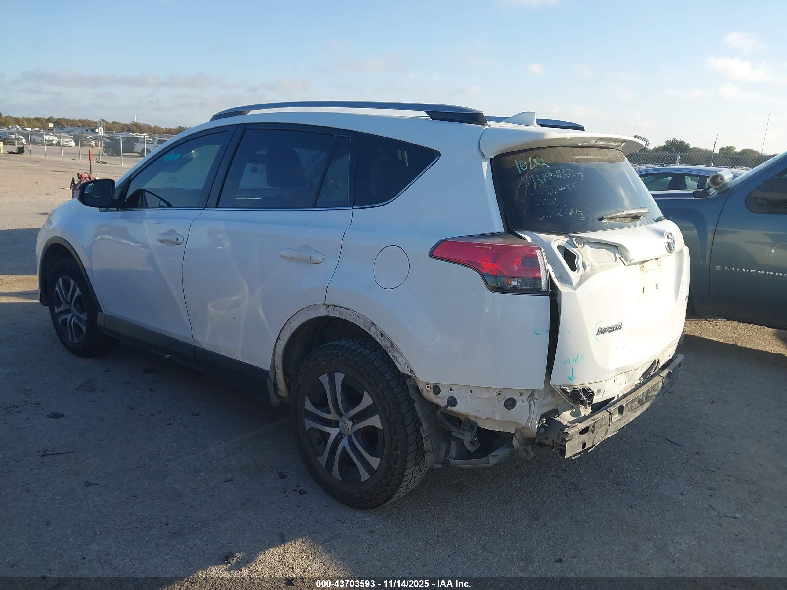 TOYOTA RAV4 image 3