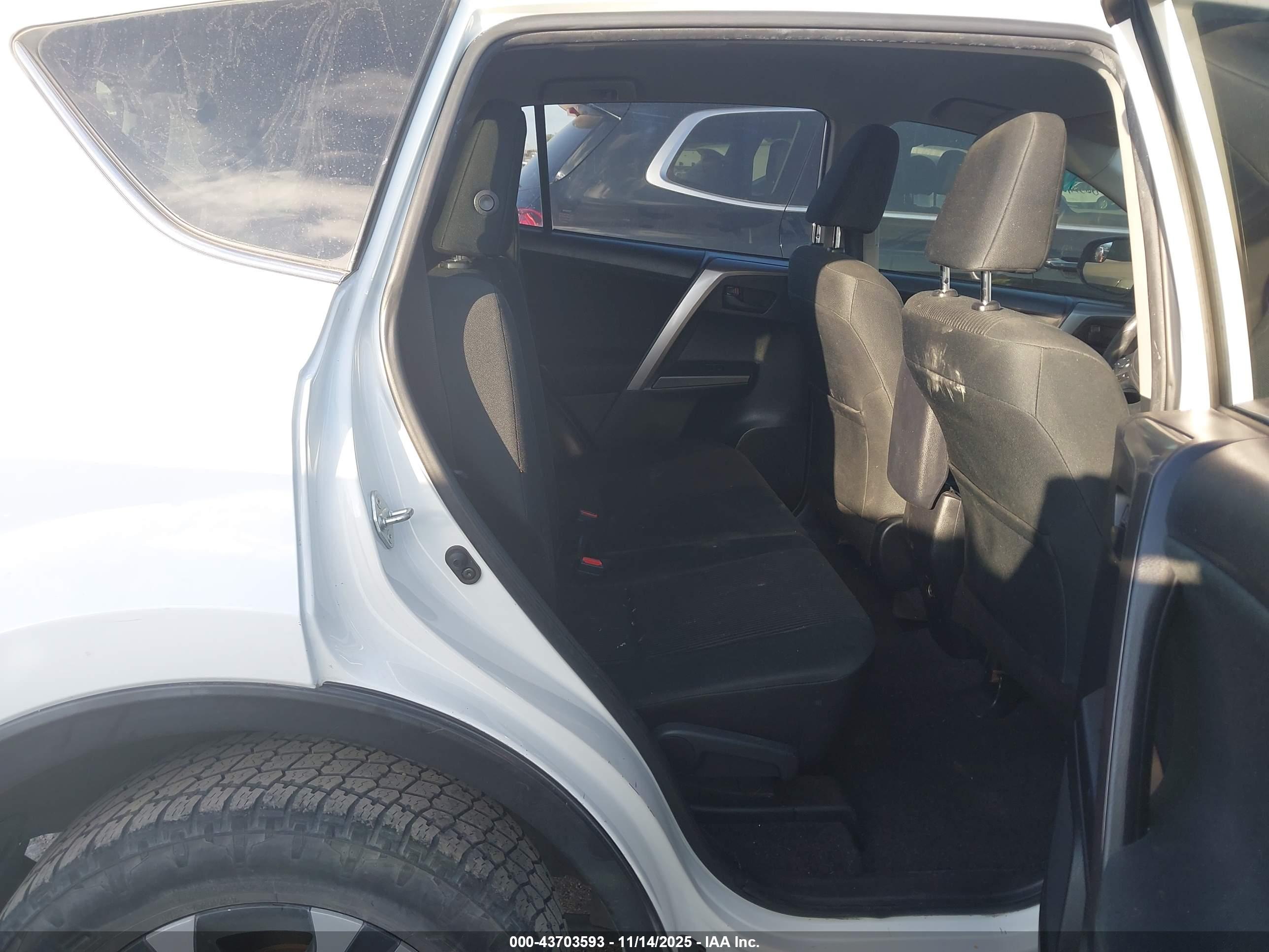 TOYOTA RAV4 image 8