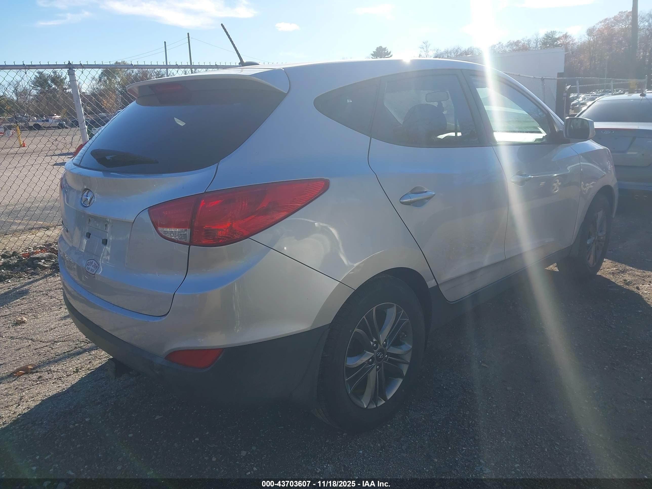 HYUNDAI TUCSON image 4