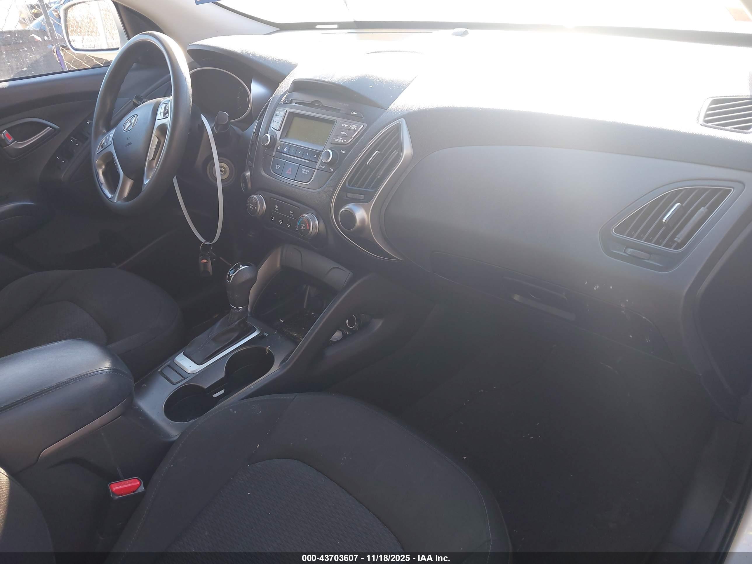 HYUNDAI TUCSON image 5