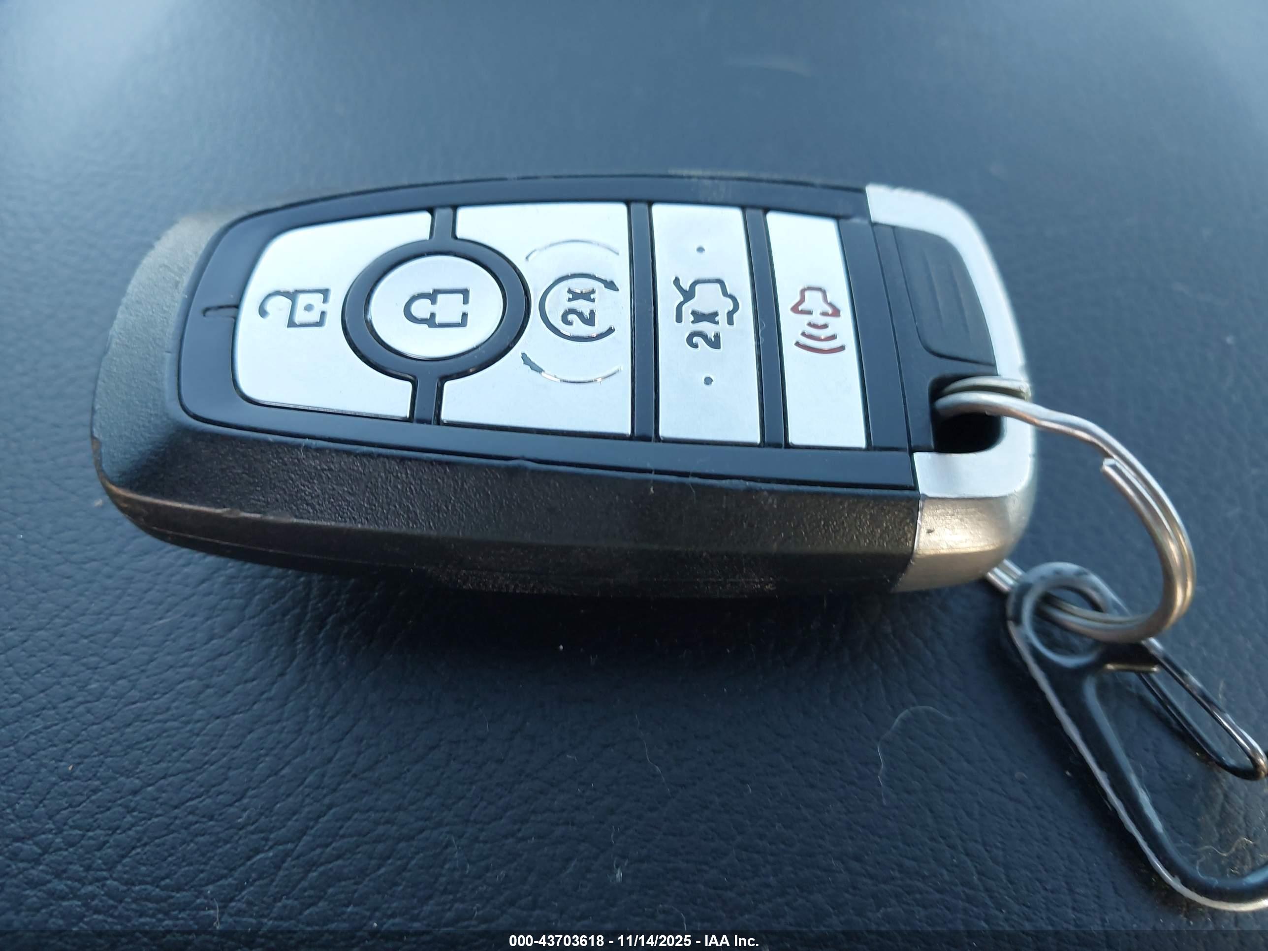 FORD FUSION image 11