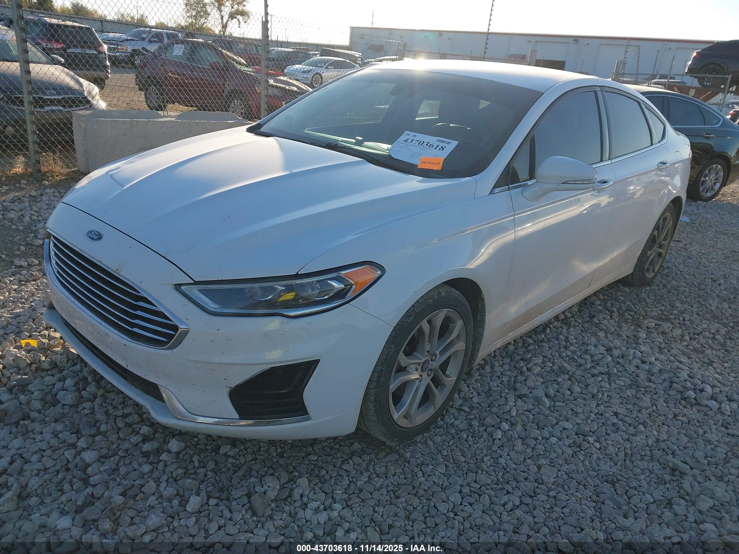 FORD FUSION image 2