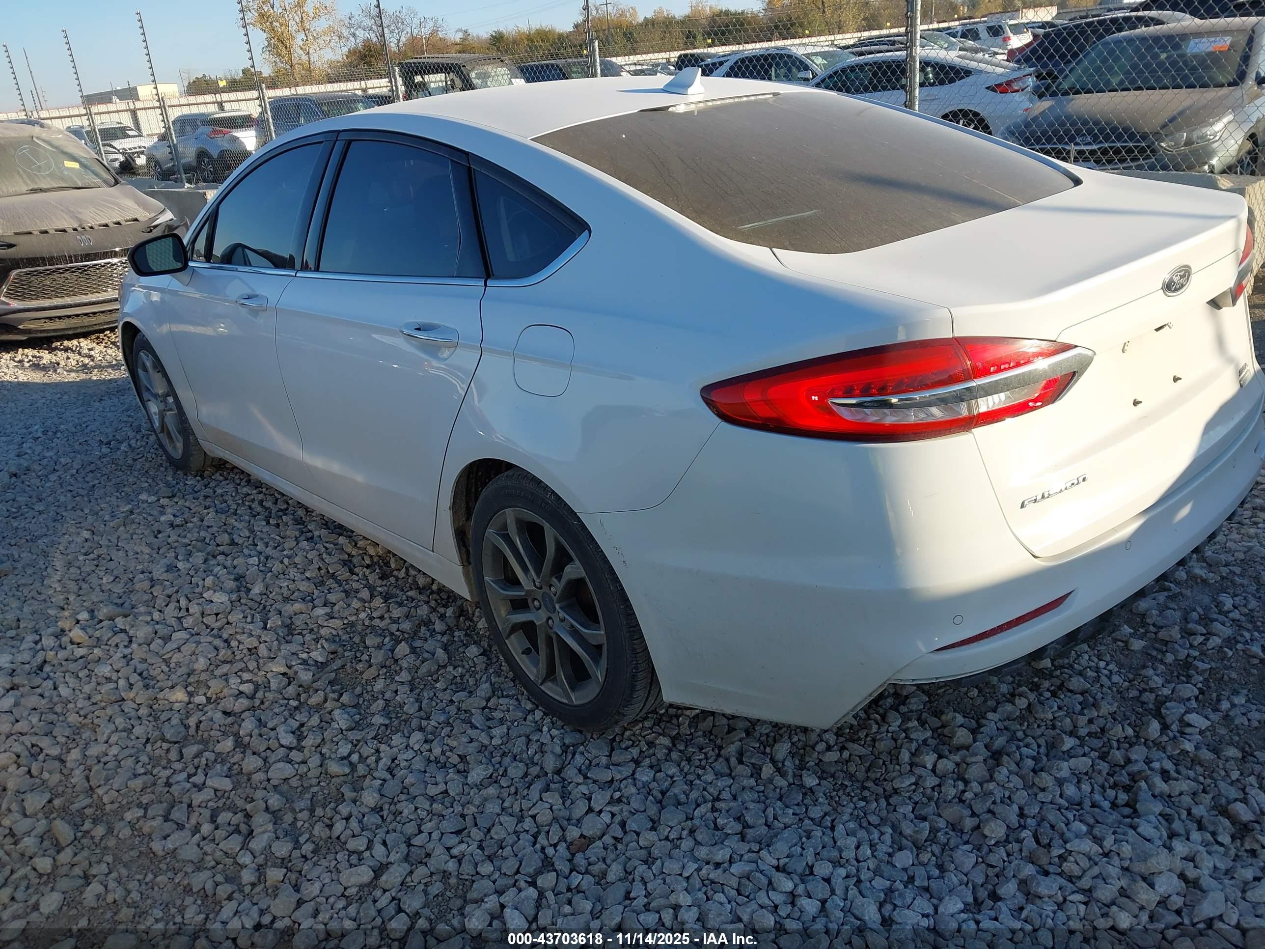 FORD FUSION image 3